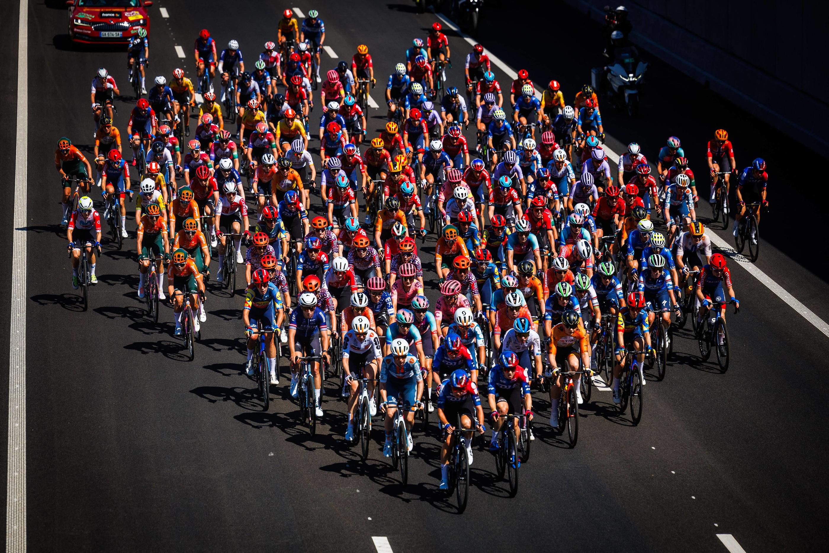 La troisième édition du Tour de France féminin s'est élancé de Rotterdam le 12 août. Quatre des sept coureuses ouzbèkes de l'équipe Tashkent City Professional ont abandonné après 60 km. Abaca / Icon Sport