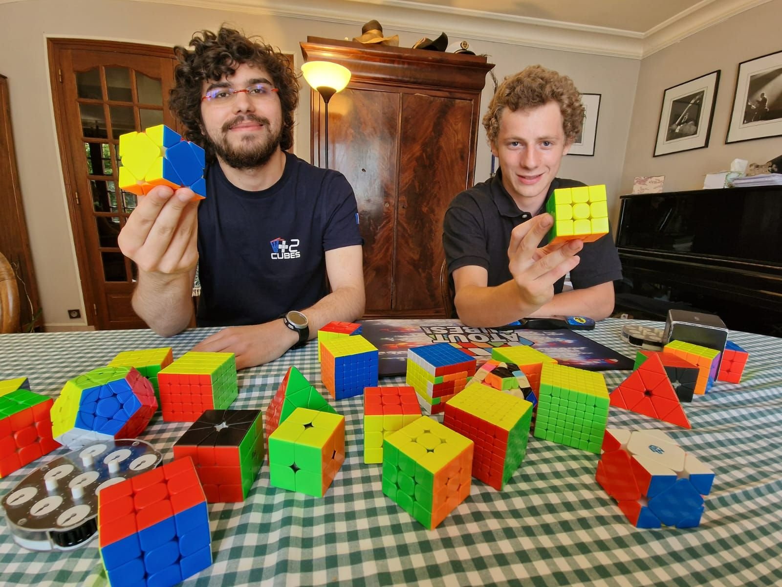 Ozoir-la-Ferrière (Seine-et-Marne), le 14 juin 2023. Anthony Lafourcade, 23 ans, et Pierre Meunier, 17 ans, représenteront la France aux Championnats du Monde de Rubik's Cube. LP/Marie Briand Locu