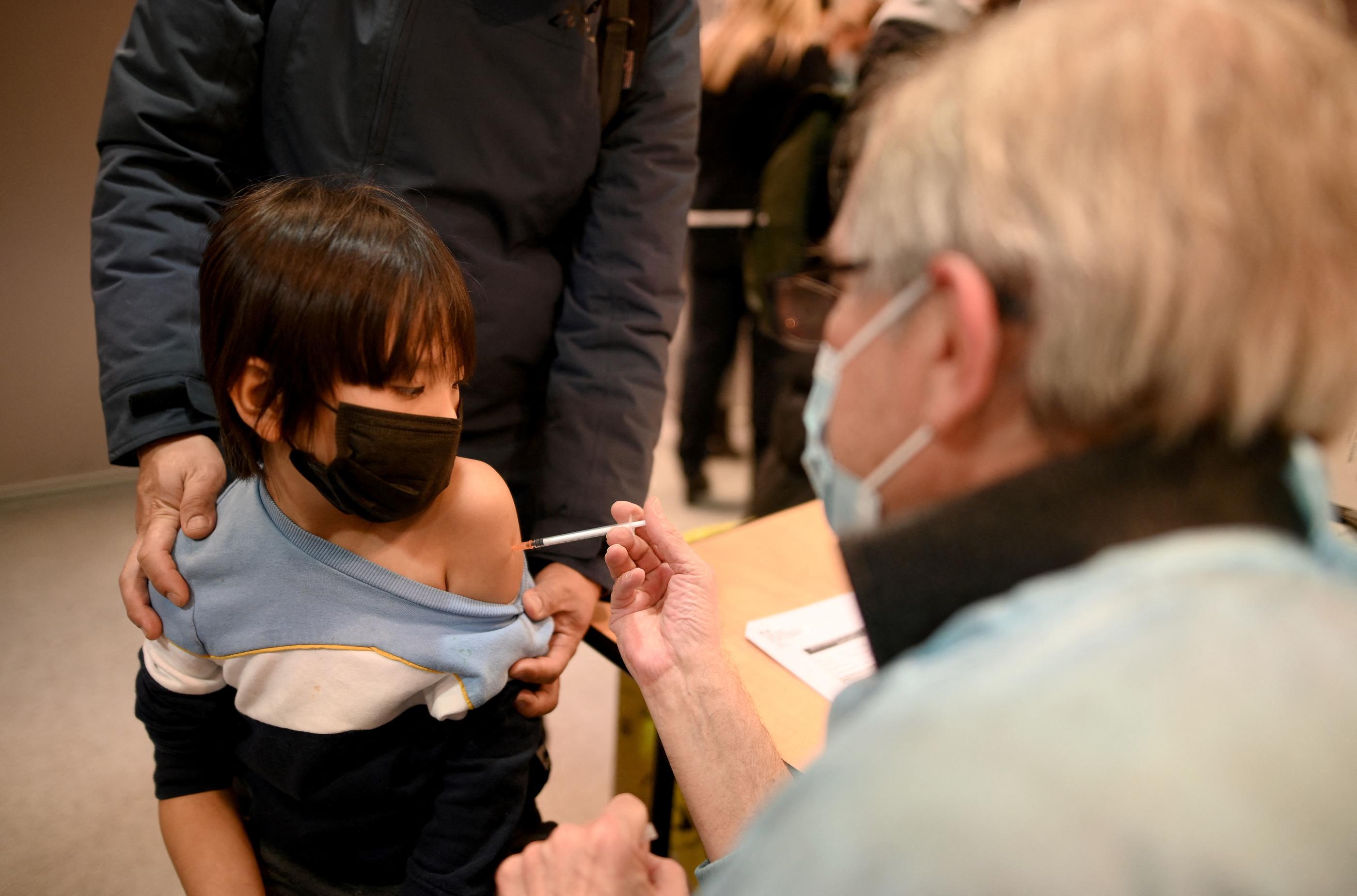 La vaccination contre le Covid-19 est déjà ouverte aux enfants âgés de 5 à 11 ans, depuis fin décembre 2021. AFP/Eliot Blondet