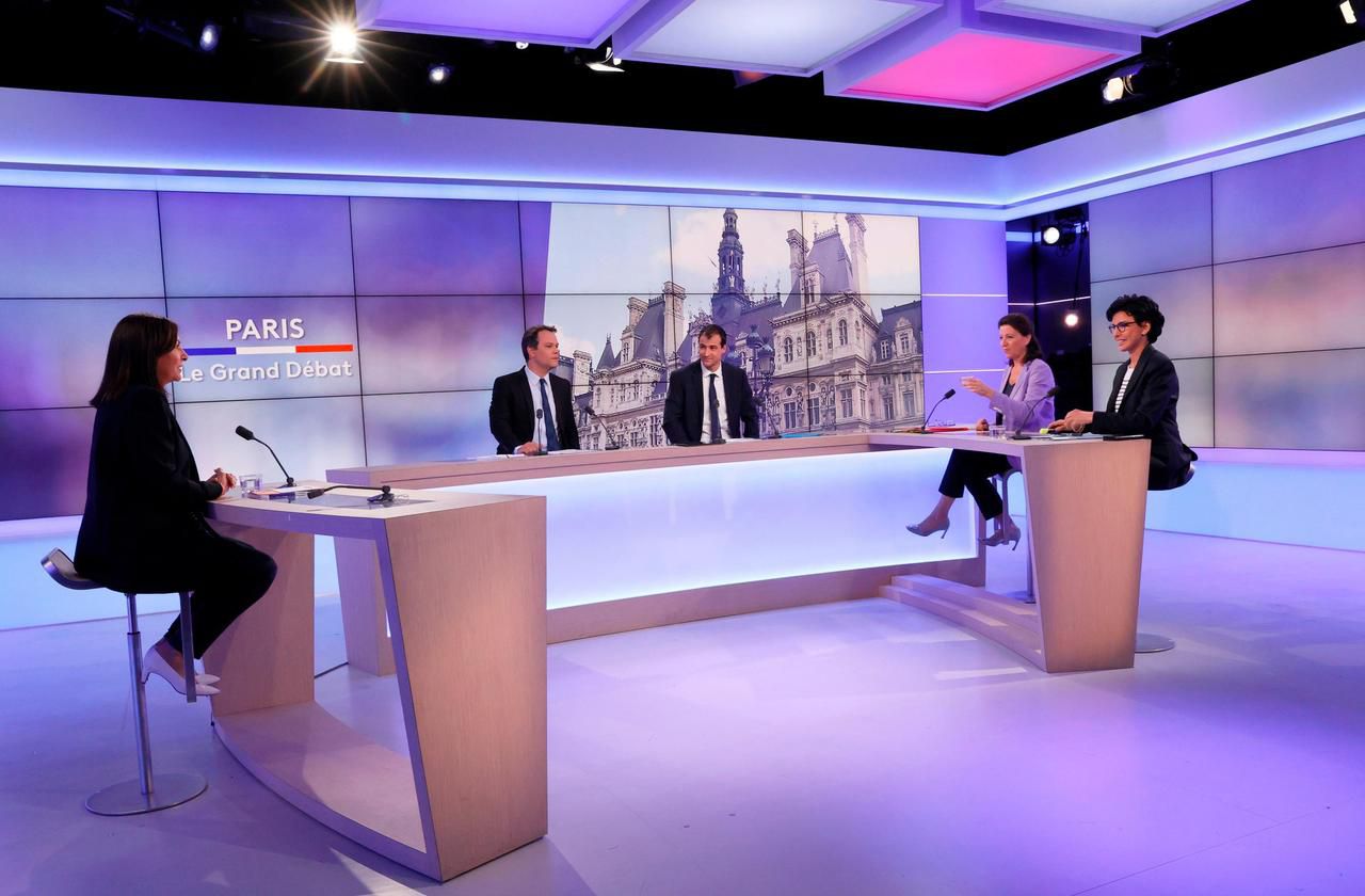 <b></b> En l’espace d’une heure, les trois candidates à la mairie de Paris ont eu le temps de s’envoyer de nombreuses piques, pas toujours en phase avec la réalité.