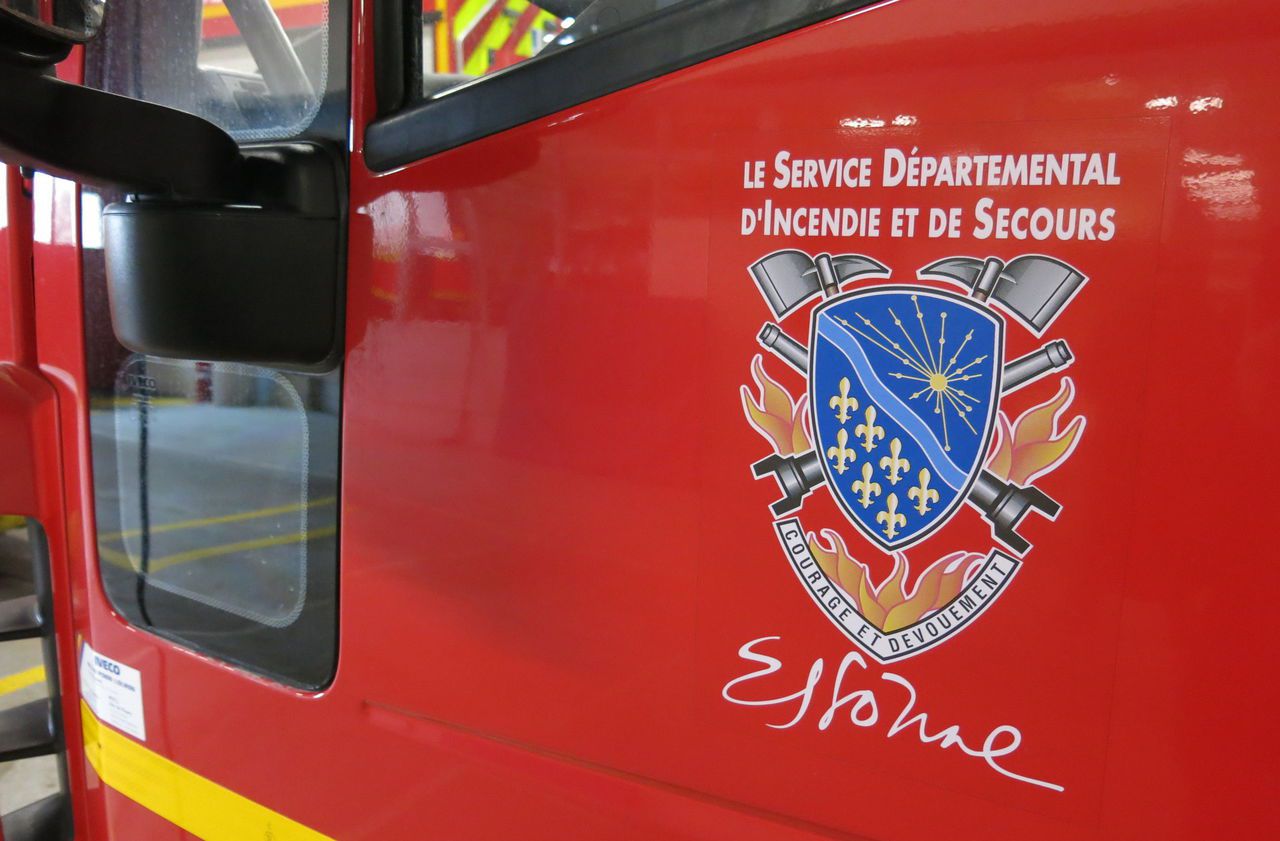 <b></b> Maîtrisé par les sapeurs-pompiers de l’Essonne, l’incendie a eu le temps d’endommager l’étage de l’habitation et sa toiture. 