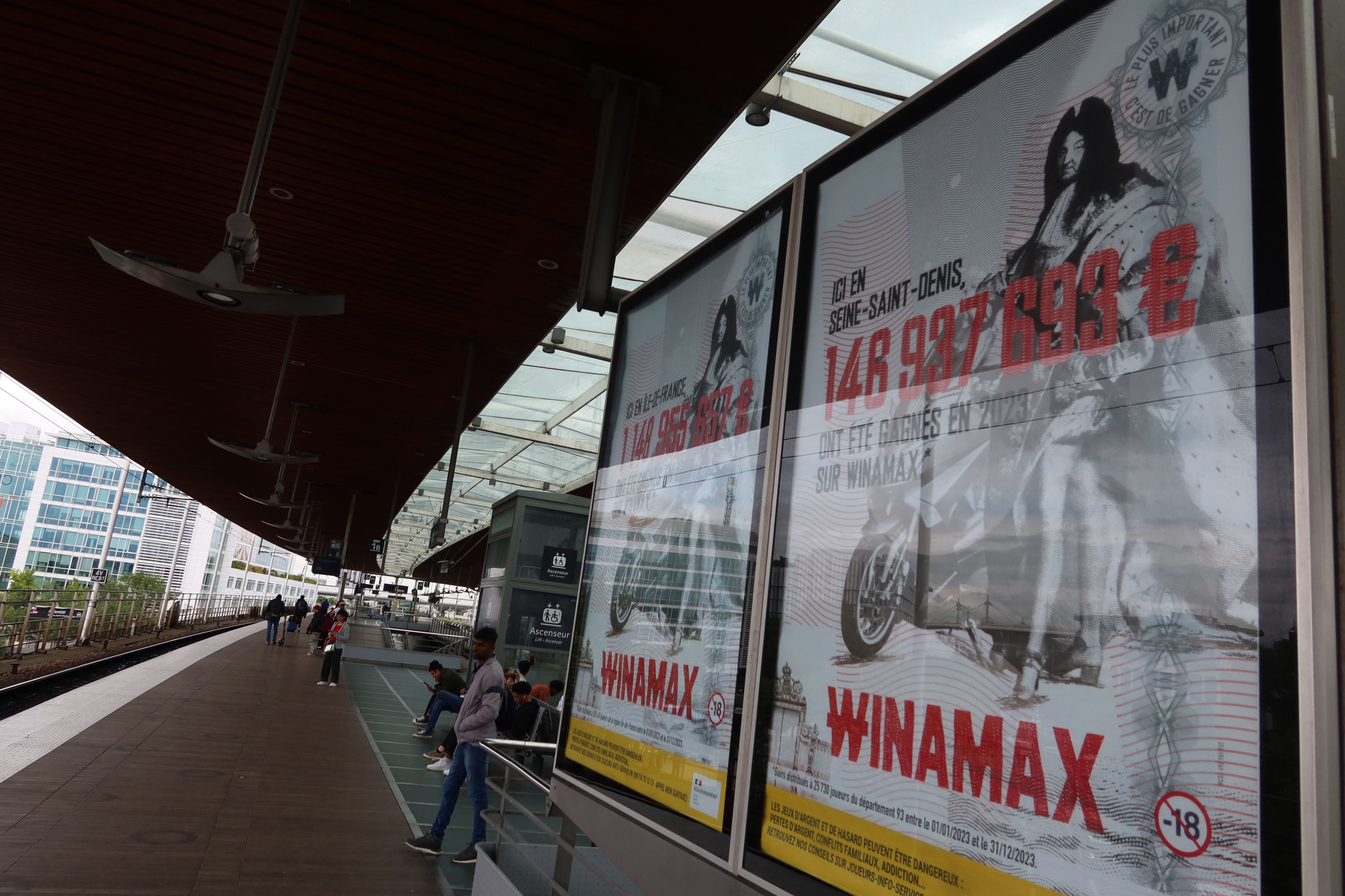 Saint-Denis, ce mardi. Sur les quais de la station La Plaine - Stade de France du RER B, Winamax déploie une stratégie de communication ciblée 93. LP/A.A.