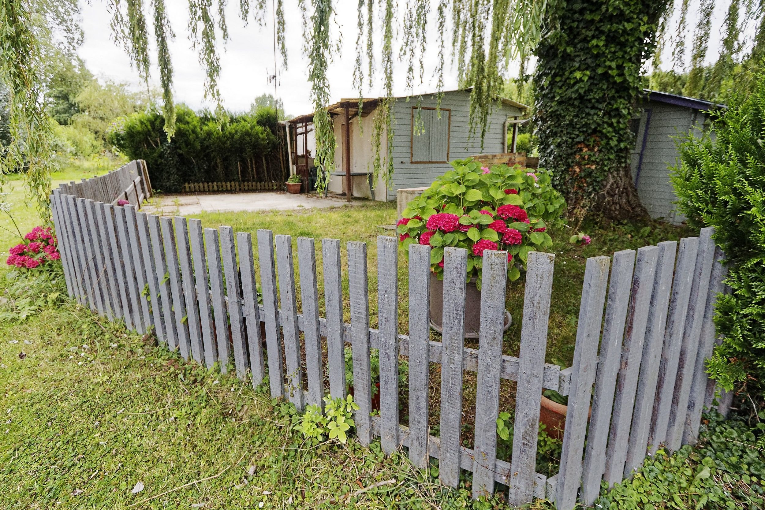 Après le verdict qui empêche leur expulsion, les résident de l'aire de loisir de la Ferme de Vaux, à Gisors (Eure), aspirent au calme. #PRESSE30