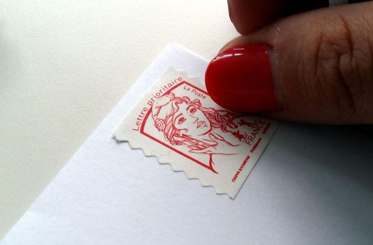 Fin du timbre rouge : pour envoyer une lettre prioritaire, il faudra passer  par Internet - Le Parisien