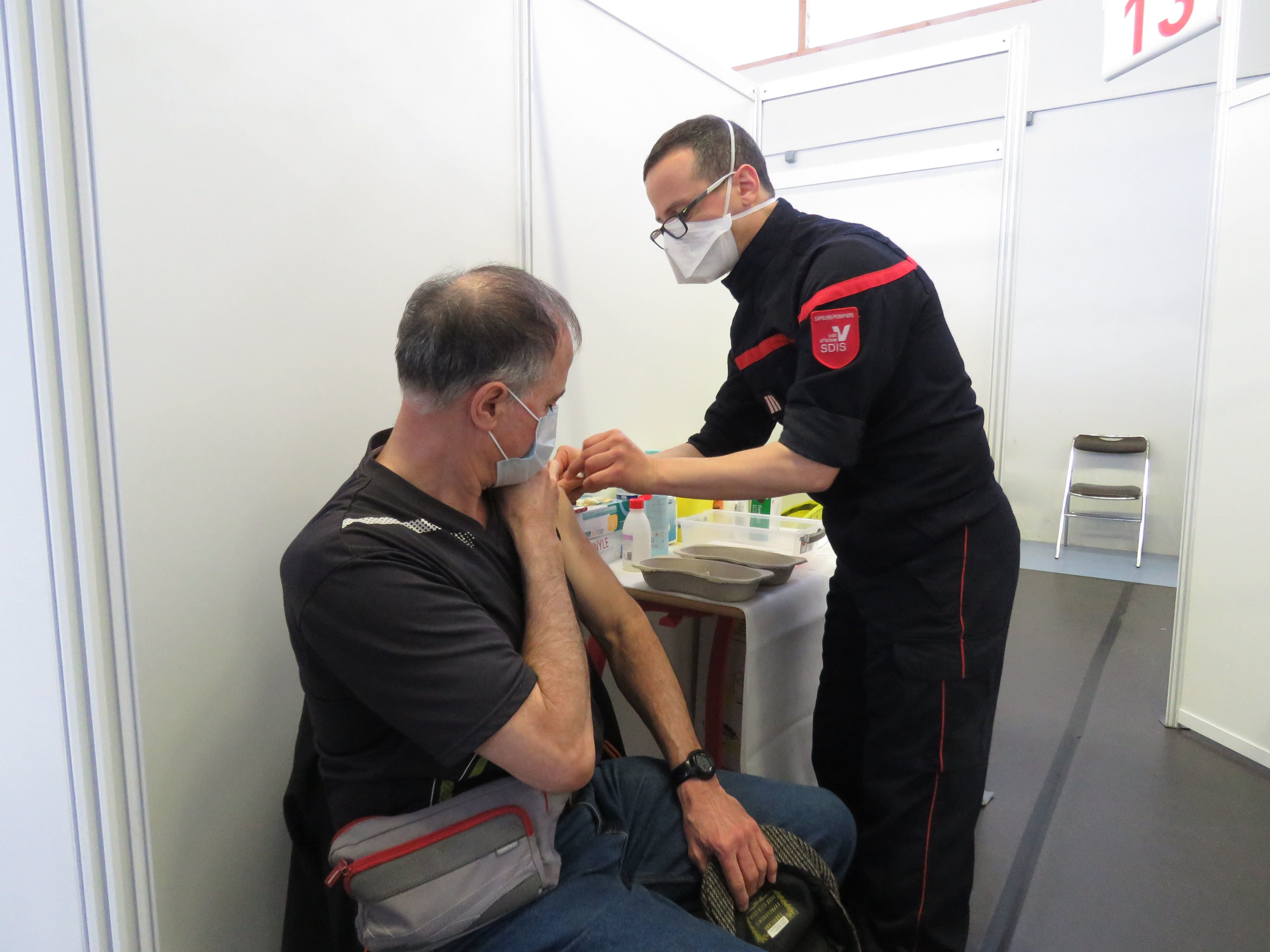 Jouy-le-Moutier, ce samedi. Ce centre de vaccination est organisé par l'Etat et confié aux sapeurs-pompiers du Val-d'Oise. LP/T.C.