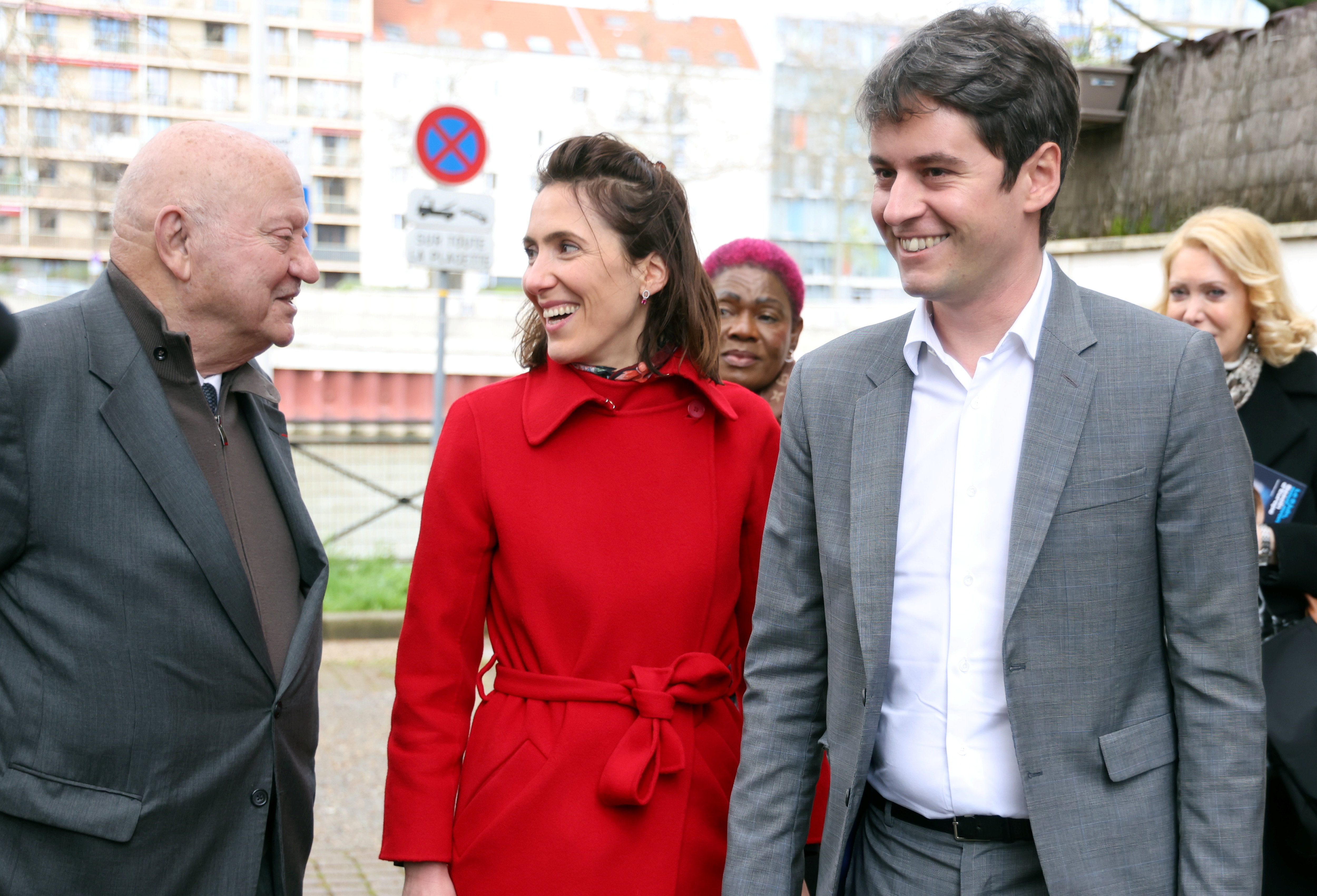 Gabriel Attal s’est affiché ce samedi 23 mars aux côtés de la tête de liste aux élections européennes, Valérie Hayer, pour une opération de porte-à-porte, alors que le RN caracole en tête des sondages. LP/Jean-Baptiste Quentin