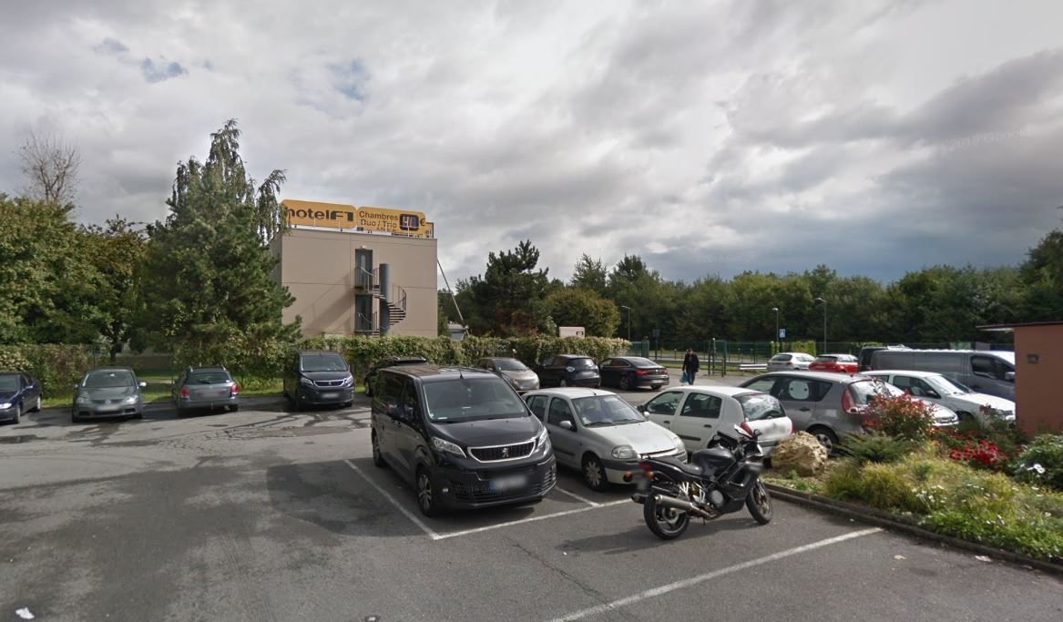 Les proxénètes louaient notamment une chambre dans l'hôtel Formule 1 de Collégien (Illustration). Google Street View