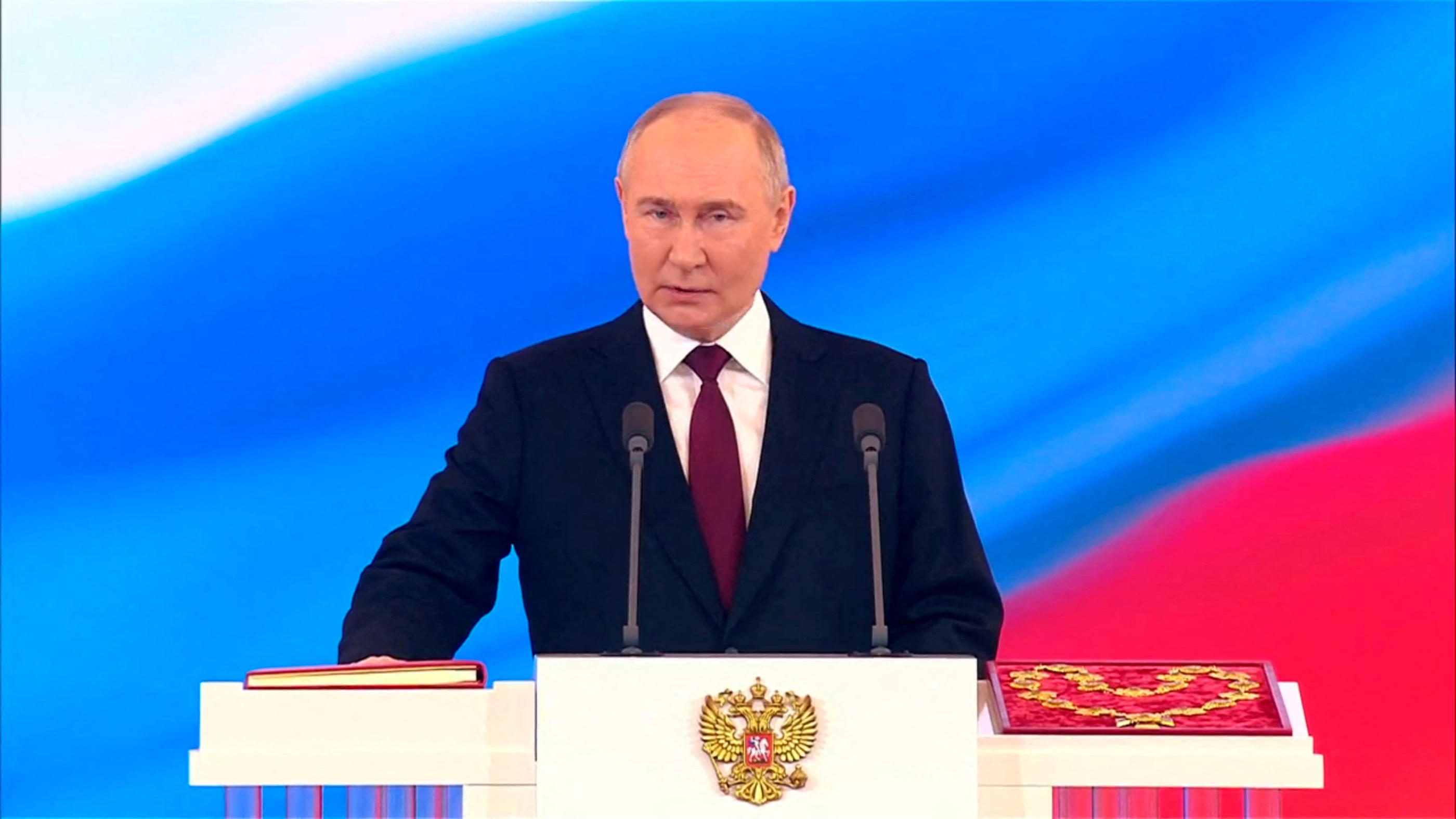 Vladimir Poutine a prêté serment sur la Constitution russe pour ouvrir officiellement son cinquième mandat. Kremlin.ru/Handout via REUTERS