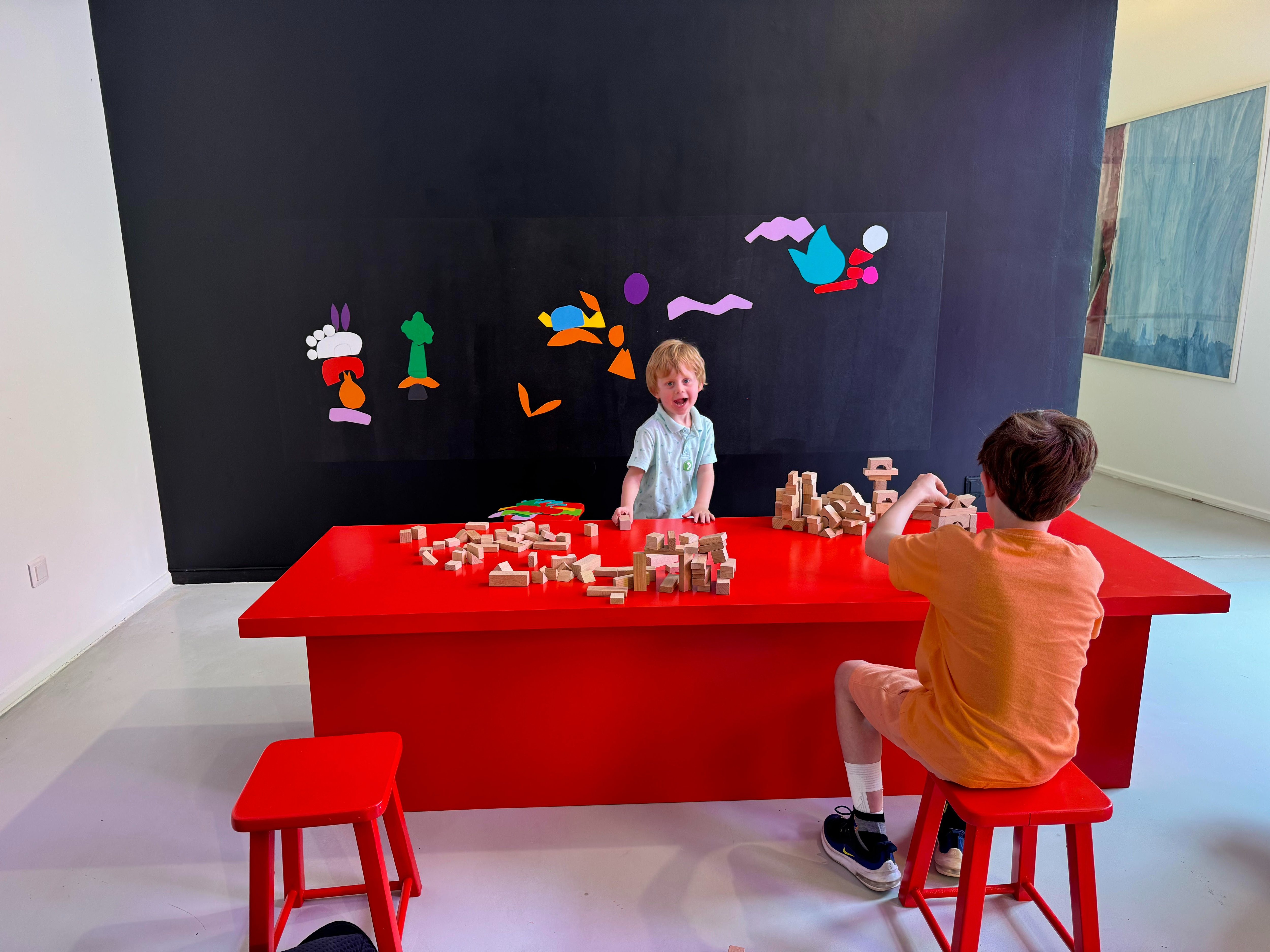 L'espace "à toi de jouer" aimante littéralement les enfants dans le musée d'art moderne de Céret. LP/Christian Goutorbe