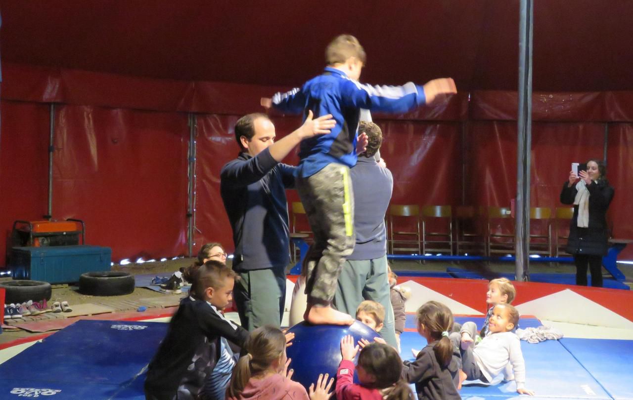 <b></b> Jablines, vendredi 29 décembre 2017. Atelier cirque avec l’école de cirque itinérante de la Marne.