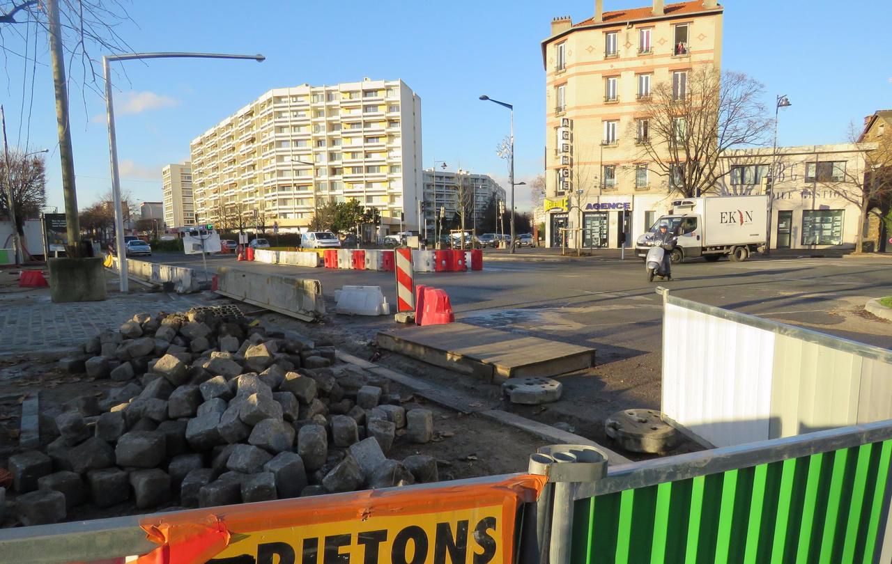 <b></b> Maisons-Alfort, ce mardi. Les travaux de réaménagement de la D 19, l’avenue du Général-Leclerc, se poursuivent.