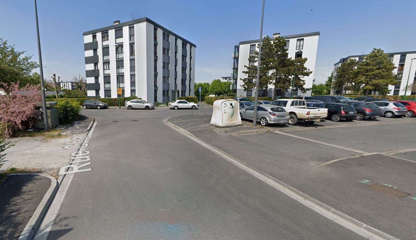 Les faits se sont produits rue Charles-Péguy. Google street view