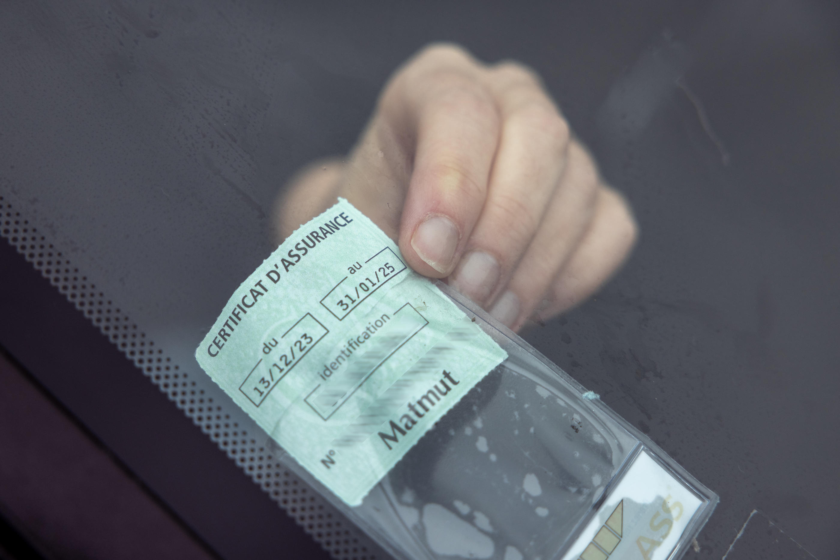 Avec la dématérialisation de l'assurance auto, finie l’amende de 35 euros en cas de non-affichage de la carte verte sur son pare-brise. LP/Arnaud Dumontier