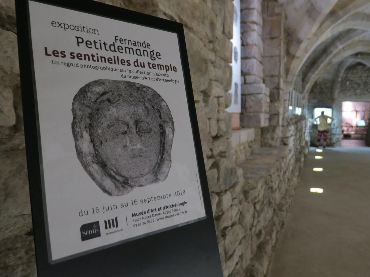 L'exposition photographique « Les sentinelles du temple » de Fernande Petitdemange s'intéresse à la collection d'ex-voto du musée de Senlis.