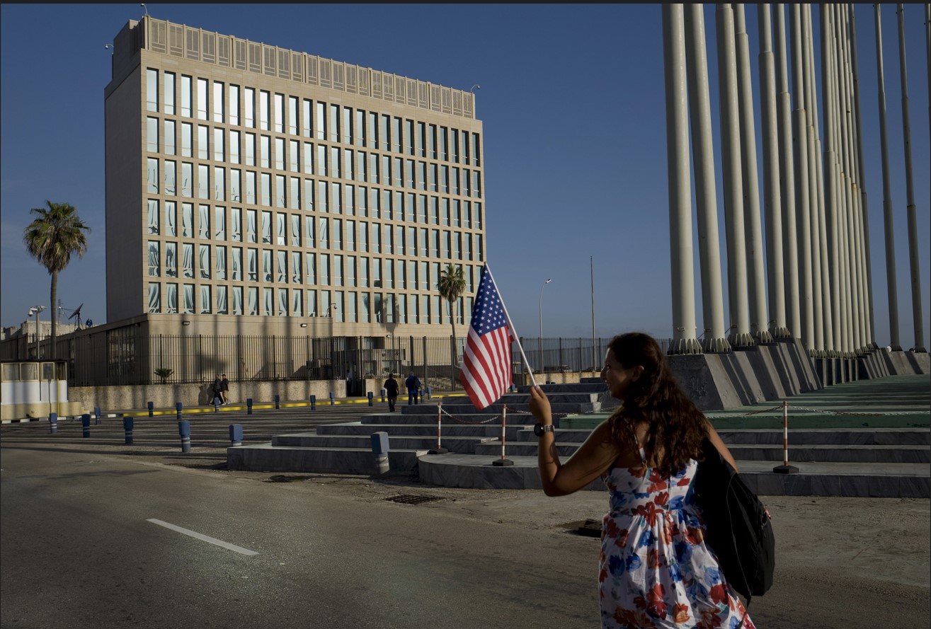 C'est à l'ambassade des États-Unis (ci-dessus) à Cuba, située à La Havane, qu'une douzaine d'agents ont été victimes des premières «attaques sonores», à la fin des années 2010. Eliana Aponte/Bloomberg via Getty Images