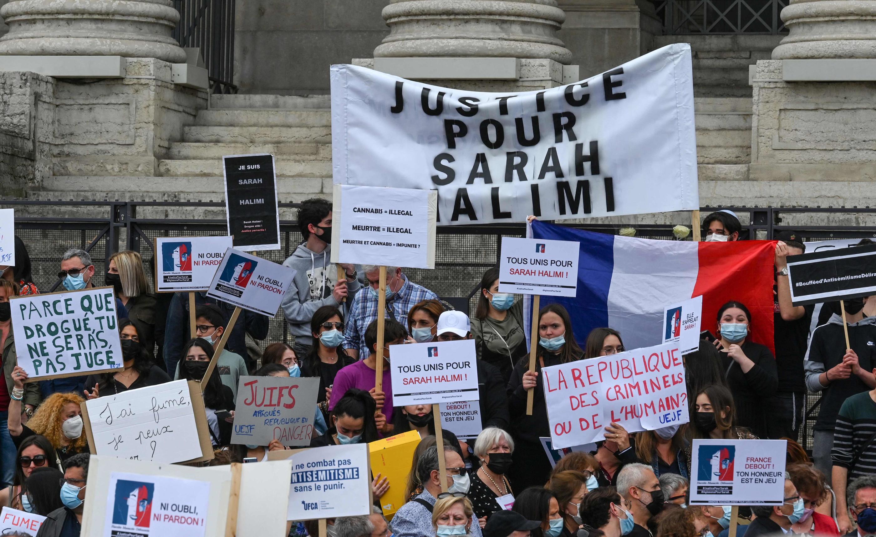Lyon, le 25 avril 2021. Des manifestants réclament "Justice pour Sarah Halimi", tuée en 2017. AFP/Philippe Desmazes