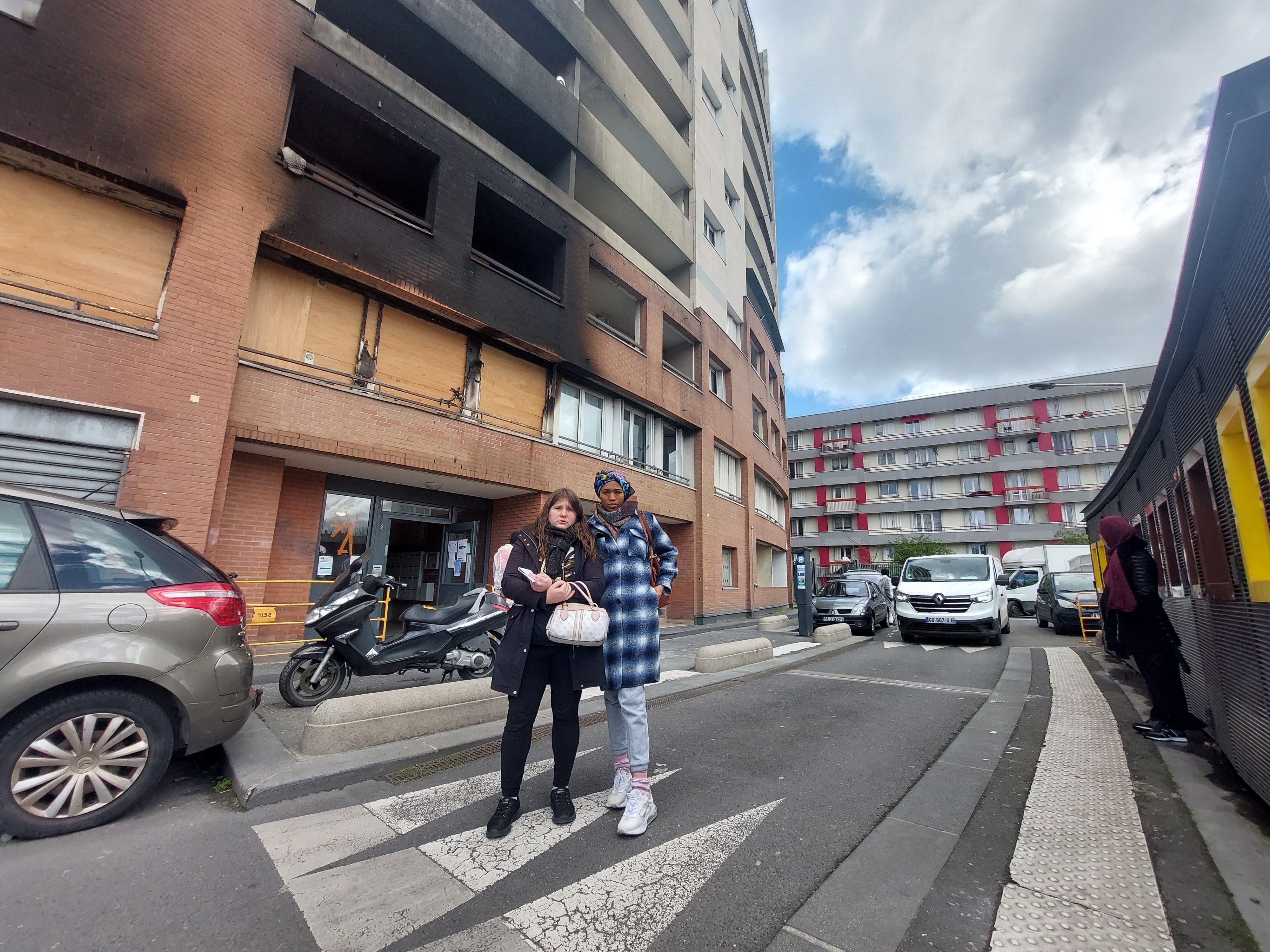 Villeneuve-la-Garenne, le 28 mars. Angélique et Oumou font partie des résidents de l'immeuble la Rotonde qui ont porté plainte contre le bailleur I3F pour mise en danger de la vie d'autrui. LP/O.B.