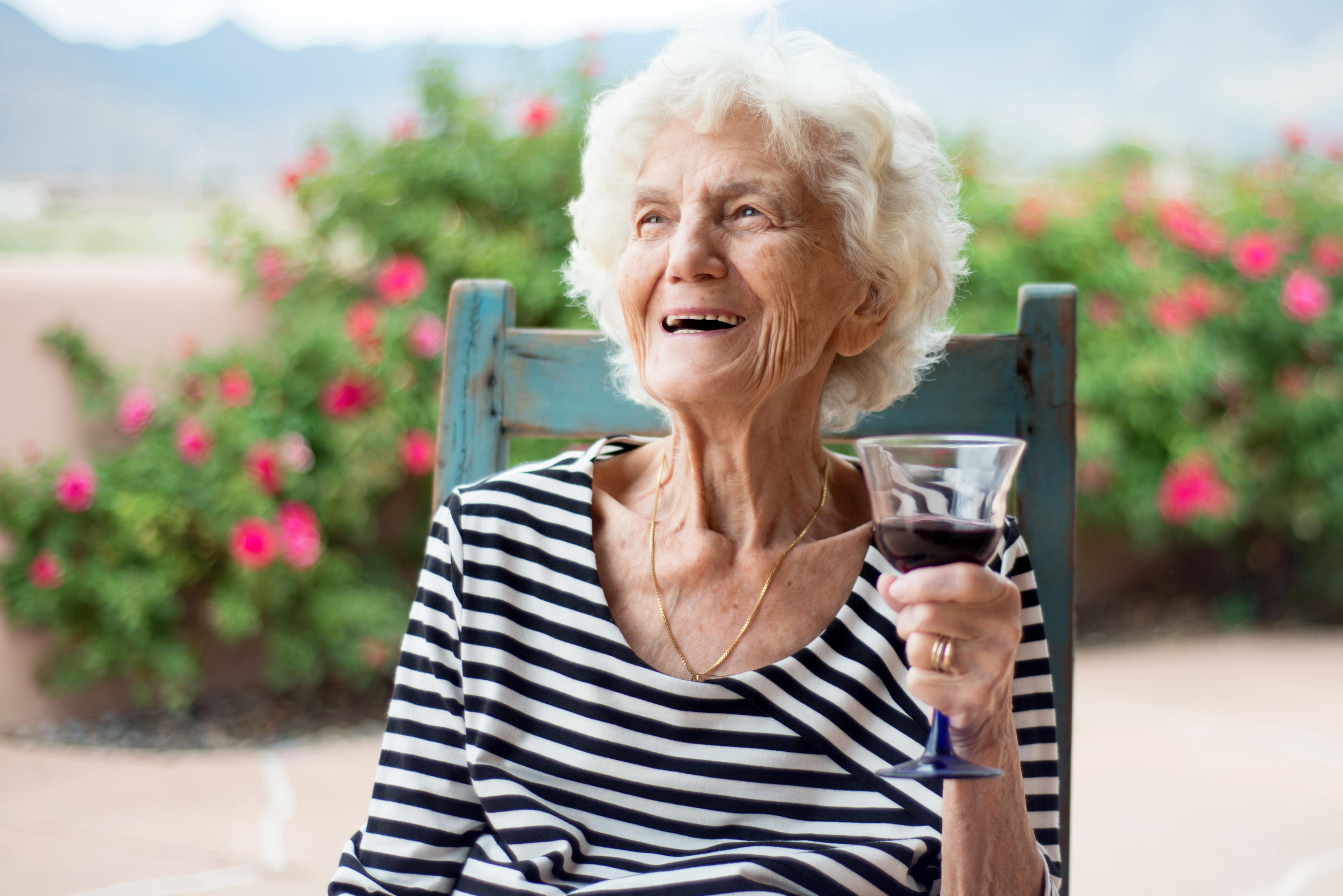 L'idée comme quoi boire un verre de vin au quotidien permettrait de vivre plus longtemps est de plus en plus contestée par la communauté scientifique (illustration). Istock