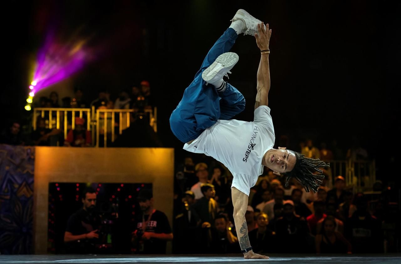 <b></b> Le breakdancer brésilien Mateus de Sousa Melo en pleine démonstration. Le breaking effectuera son entrée au programme olympique en 2024.