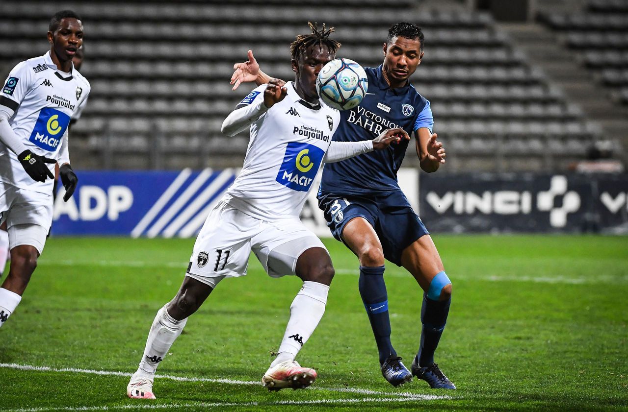 <b></b> Un an après son licenciement d’Auxerre, Samir Chergui vient de signer un contrat pro avec le Paris FC après avoir disputé 4 matchs de L2 depuis janvier. 