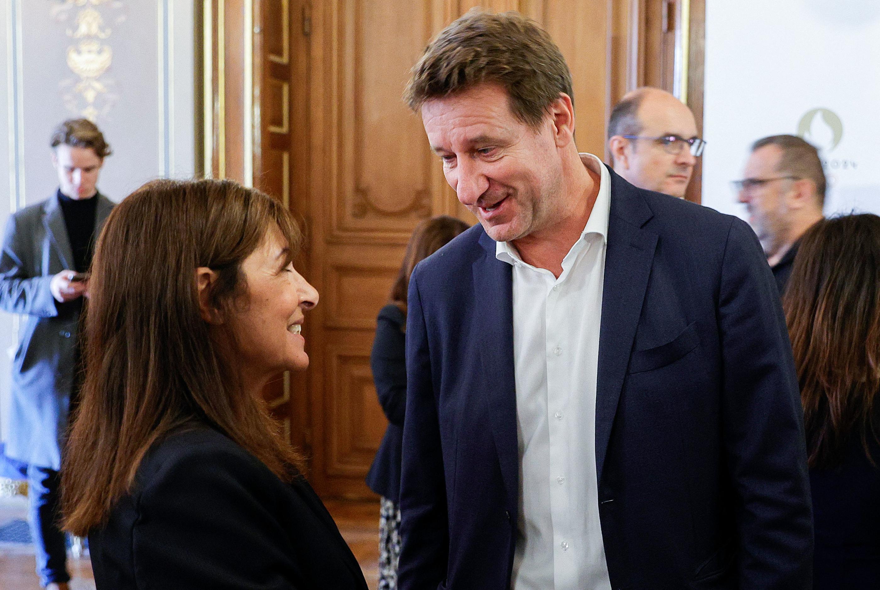 Paris, dimanche 24 septembre. Yannick Jadot (ici avec la maire de Paris Anne Hidalgo) est élu au Sénat. AFP