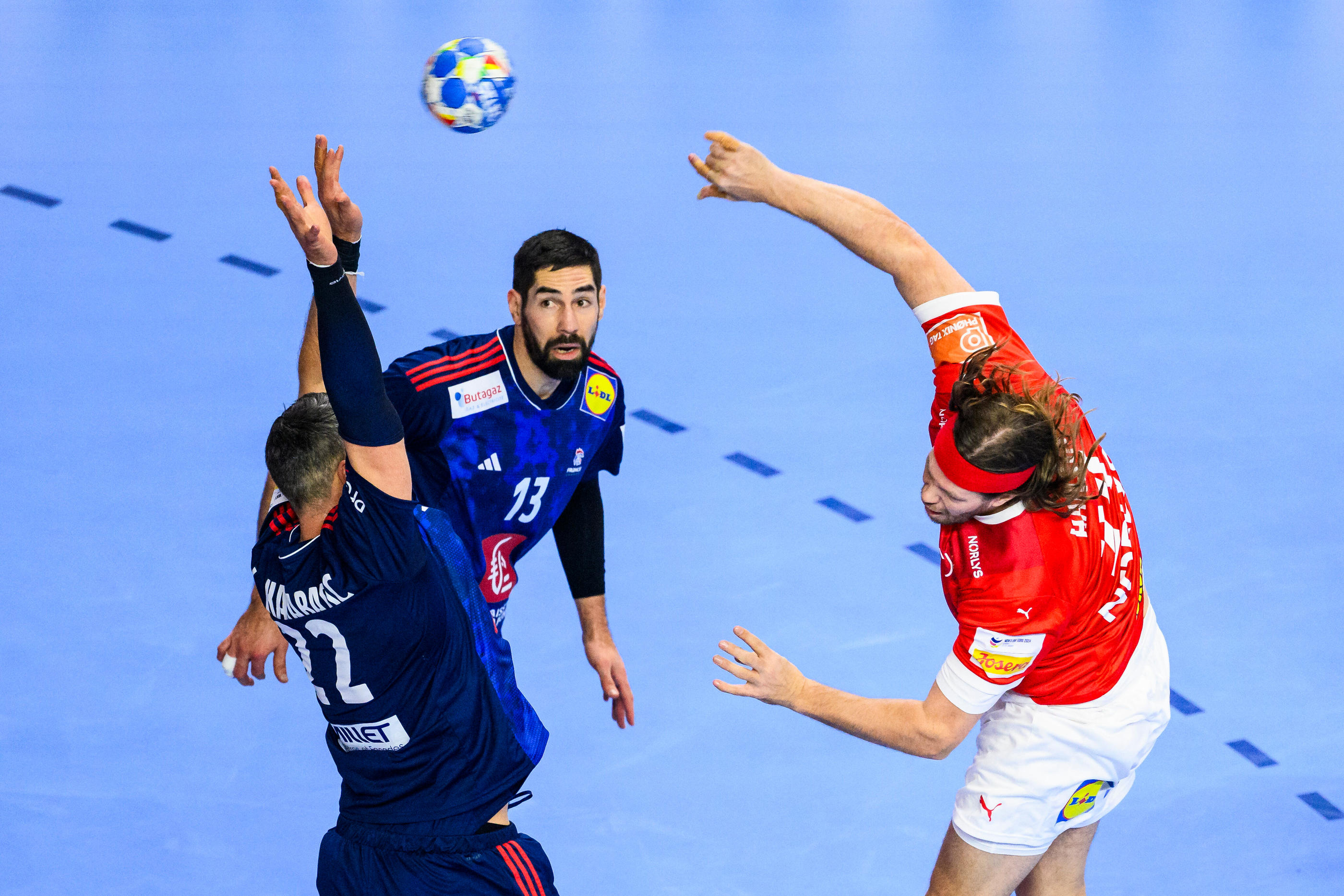 Les frères Karabatic retrouvent leur ancien coéquipier au PSG Mikkel Hansen (Photo Icon Sport)