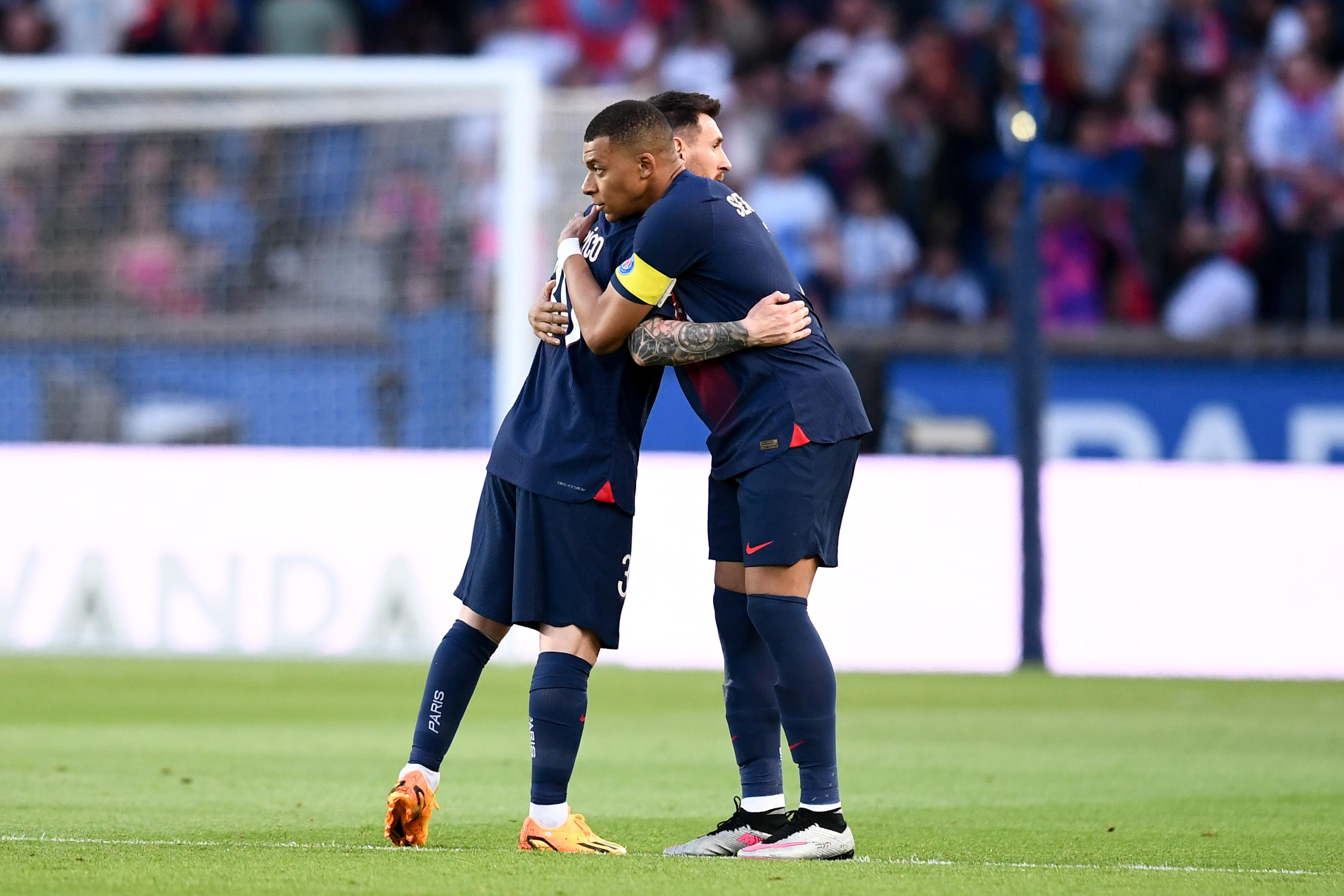 Kylian Mbappé et Lionel Messi ont disputé leur dernier match ensemble sous les couleurs du PSG face à Clermont. Icon Sport