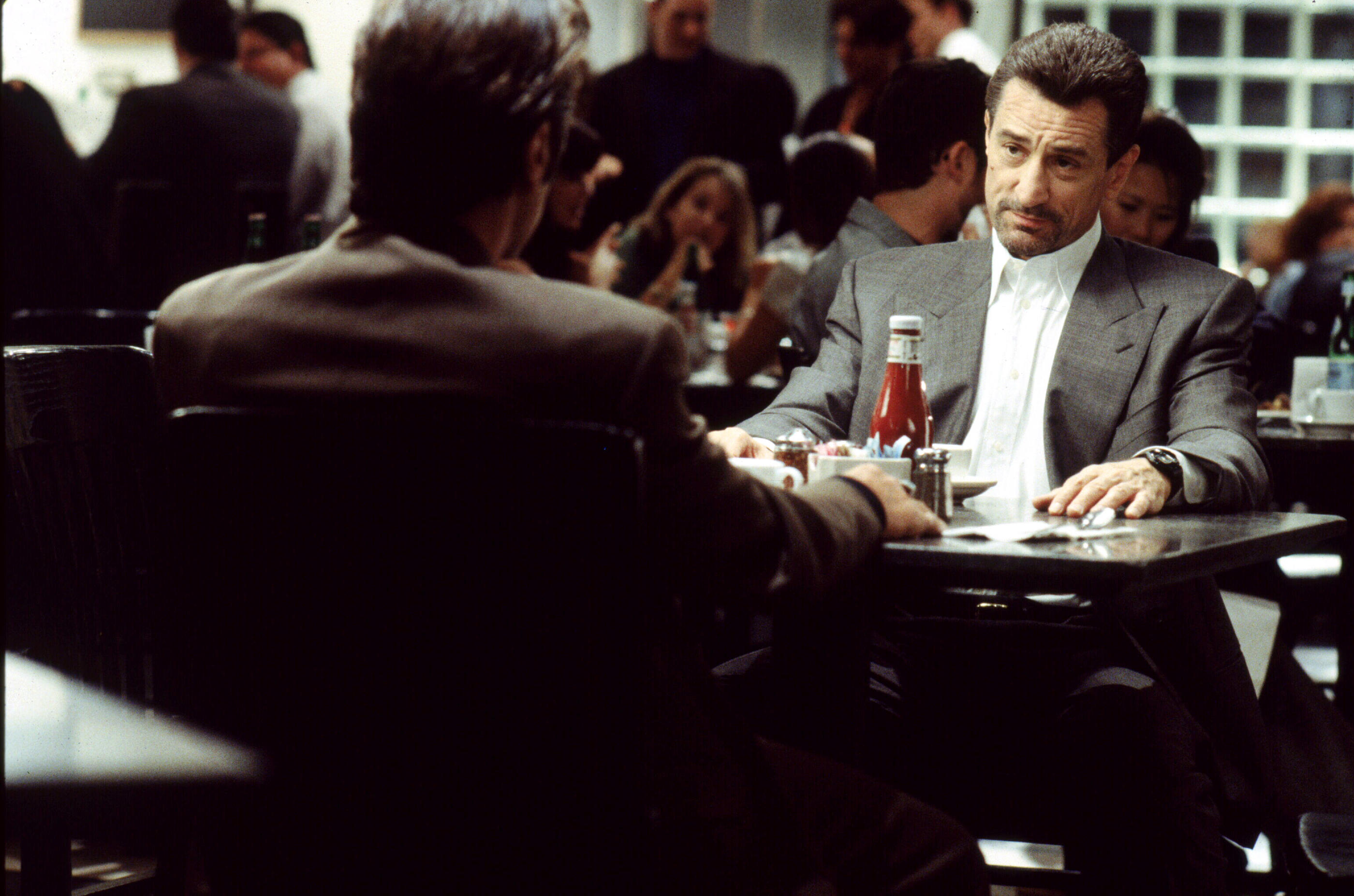 Michael Mann, le réalisateur de « Heat » a fait en sorte que Robert De Niro et Al Pacino ne soient jamais visibles ensemble dans le même plan. Monarchy Enterprises