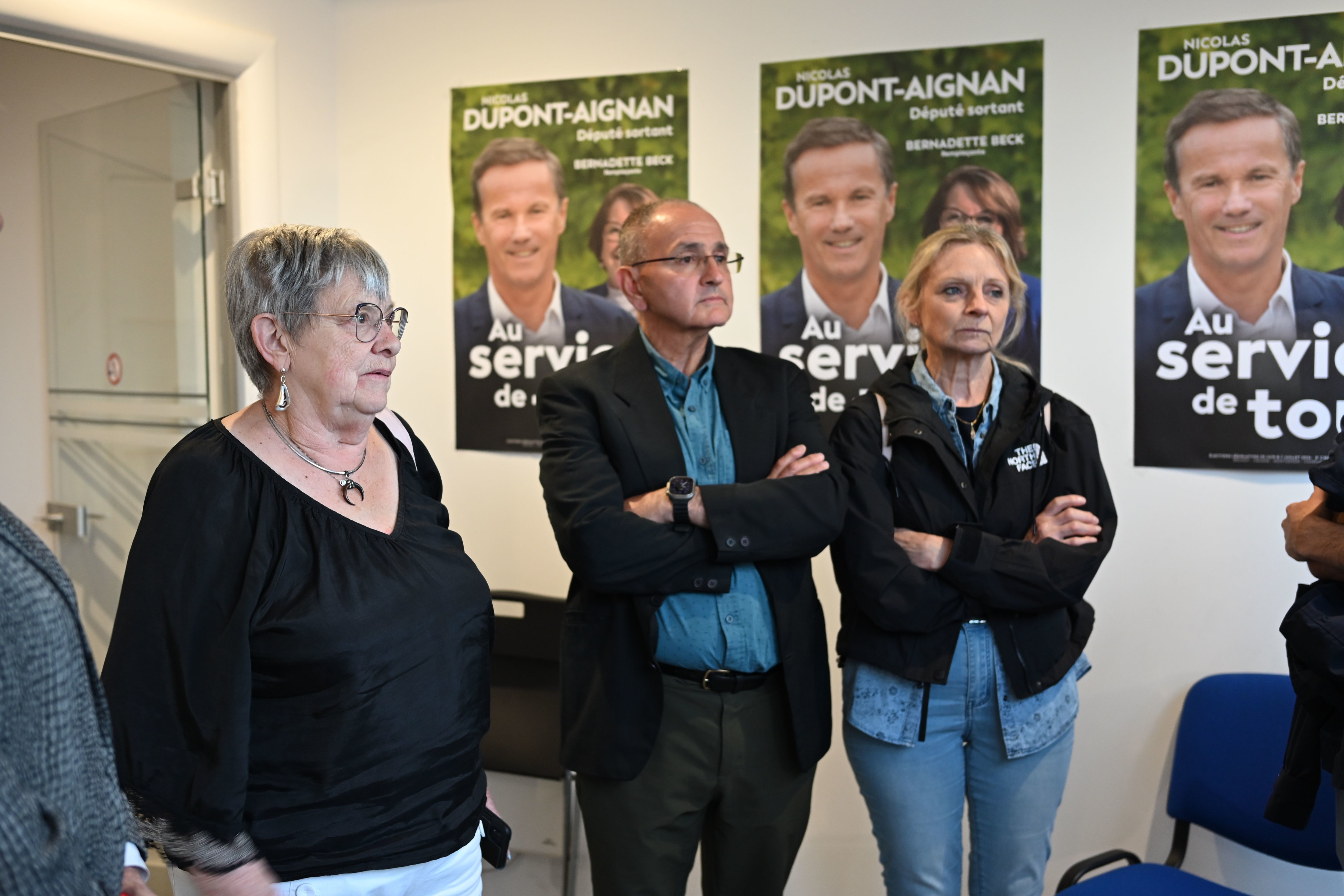 Yerres (Essonne), dimanche 7 juillet. La soirée s'est terminée dans la douleur pour les militants de Debout la France après la défaite de leur député, Nicolas Dupont-Aignan. LP/V.H.-M.