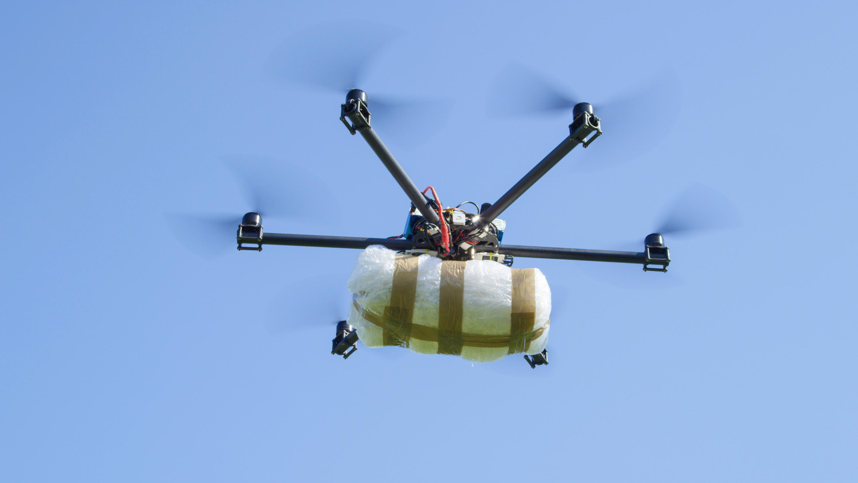 Dans la nuit du 8 au 9 janvier 2023 à la prison d'Uzerche (Corrèze), des surveillants avaient découvert au pied des fenêtres plusieurs colis largués par des drones (Illustration). iStock