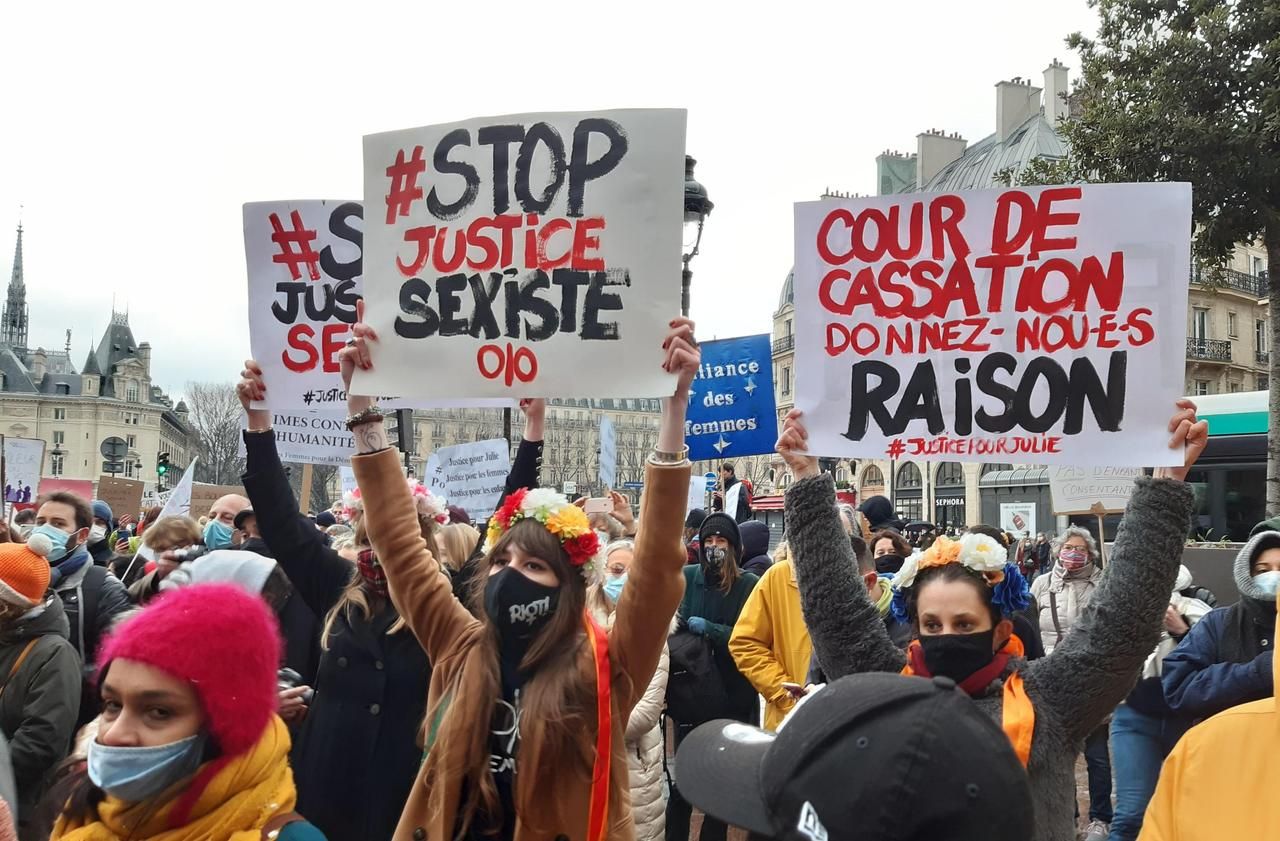 Paris : manifestation de soutien à Julie, qui accuse des ...