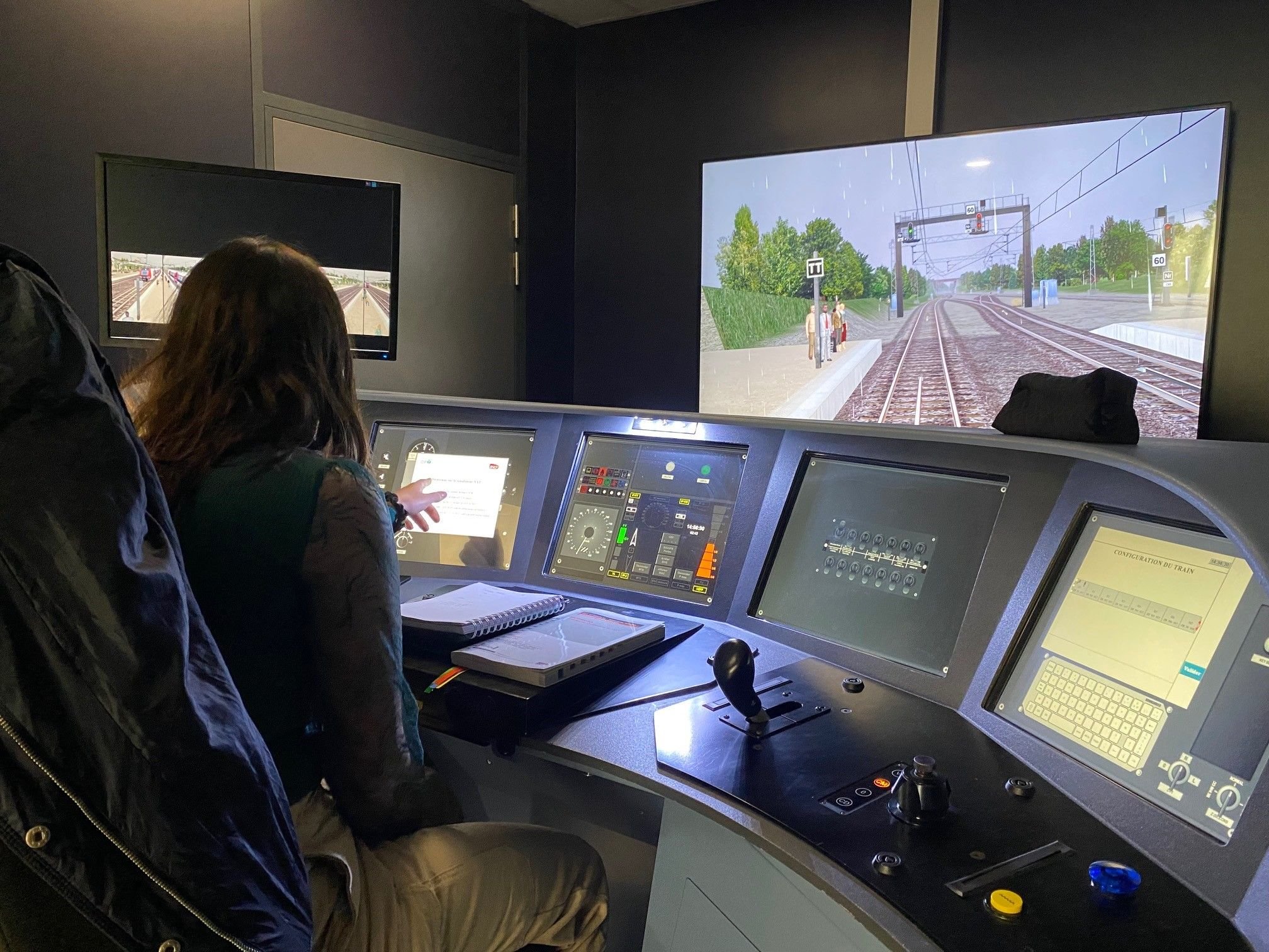 Les futurs conducteurs de train doivent suivre une formation d'un an au Campus traction de la SNCF avant de prendre les commandes d'une vraie motrice. LP/Benoît Hasse