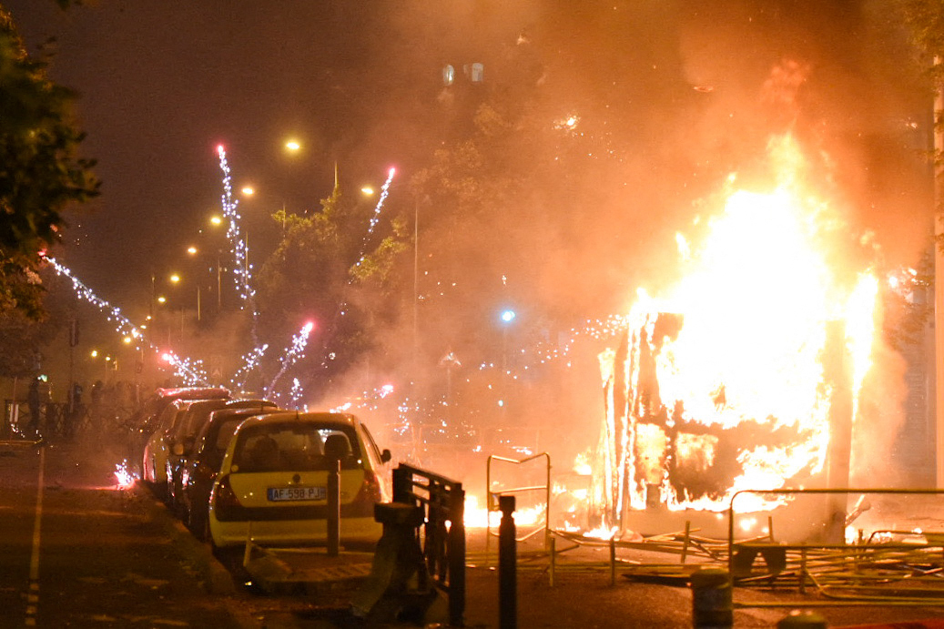 Émeutes en France : qu'est-ce qu'un mortier d'artifice et est-ce légal ? -  Le Messager