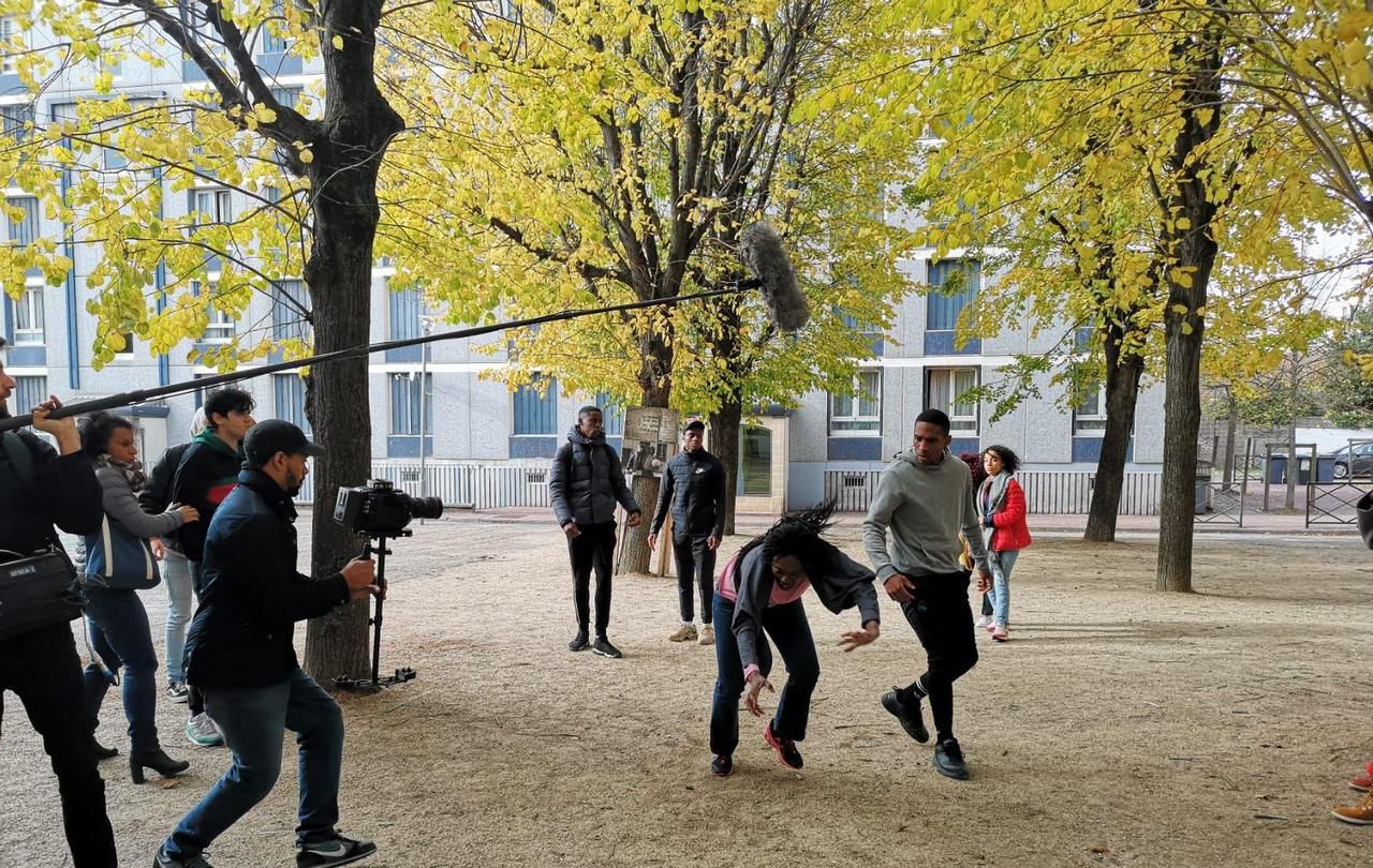 <b></b> Fresnes, ce mardi. Jeff Taver réalise le court-métrage Mama Lova dans la cité des Groux à Fresnes.