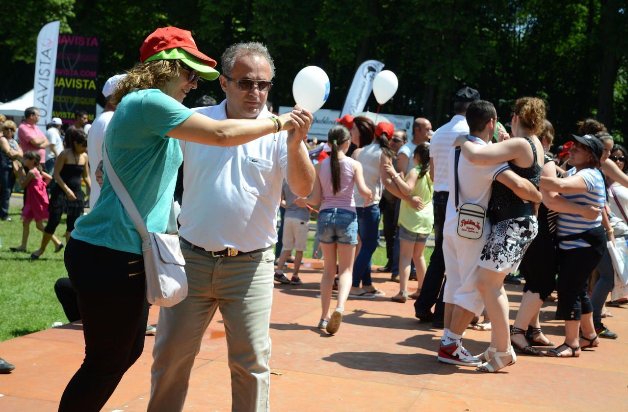 <b></b> Le public de la 39e fête franco portugaise de Pontault-Combault danse parfois.