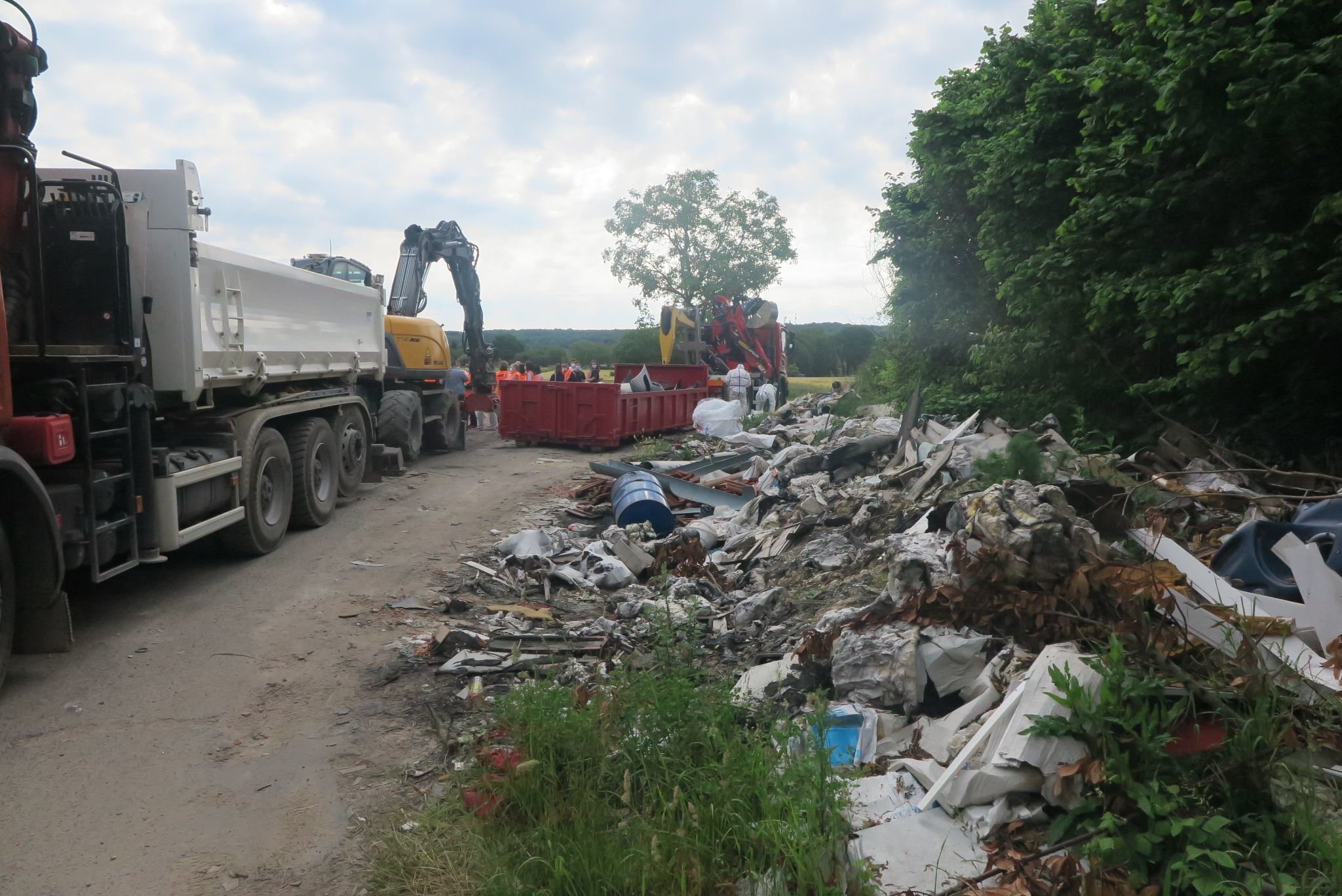 Dans le Val-d'Oise, 200 dépôts illégaux ont été identifiés. L'an dernier, entre 600 et 800 tonnes de déchets, avaient été enlevés sur la plaine de Bessancourt. LP/Christophe Lefevre