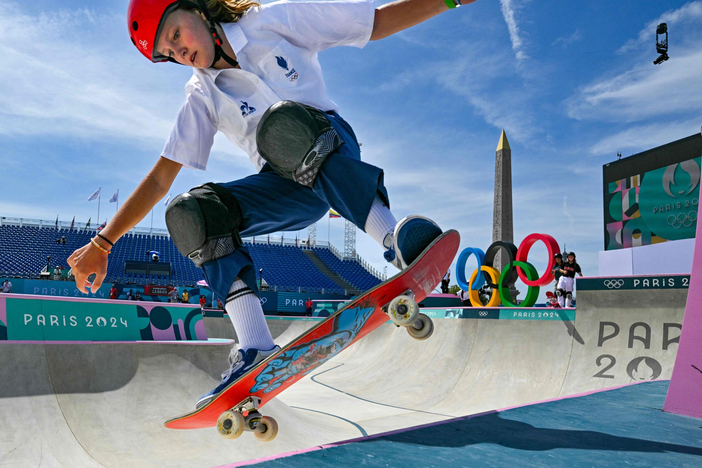 Louise Aïna-Taboulet, ce dimanche au skatepark de la Concorde (VIIIe), est, à 14 ans, la benjamine de la délégation française. AFP/Odd Andersen