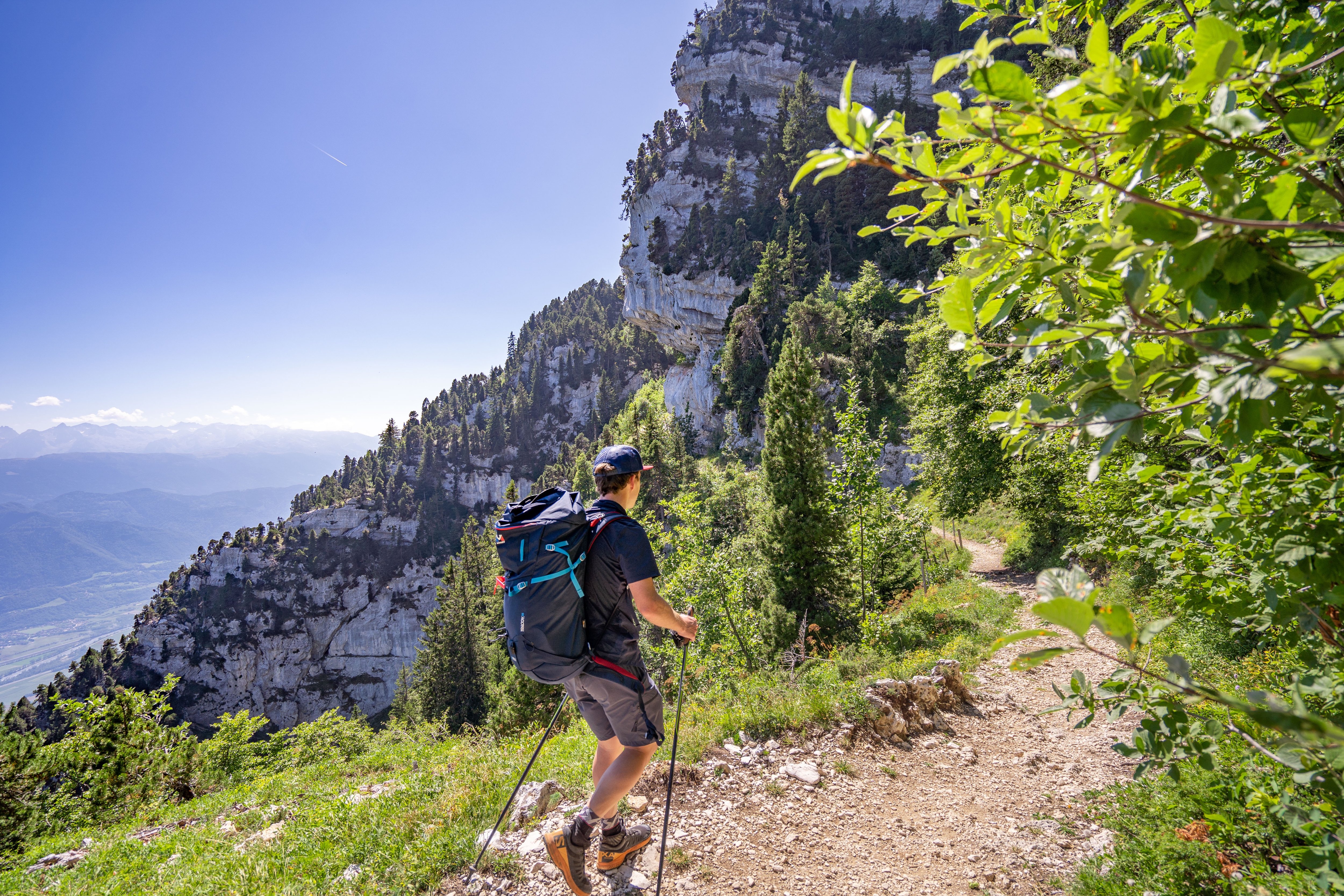 Ici, un randonneur empruntant le chemin de la réserve naturelle des Hauts de Chartreuse, de nouveau autorisé à la marche depuis juillet. LP/Thomas Pueyo