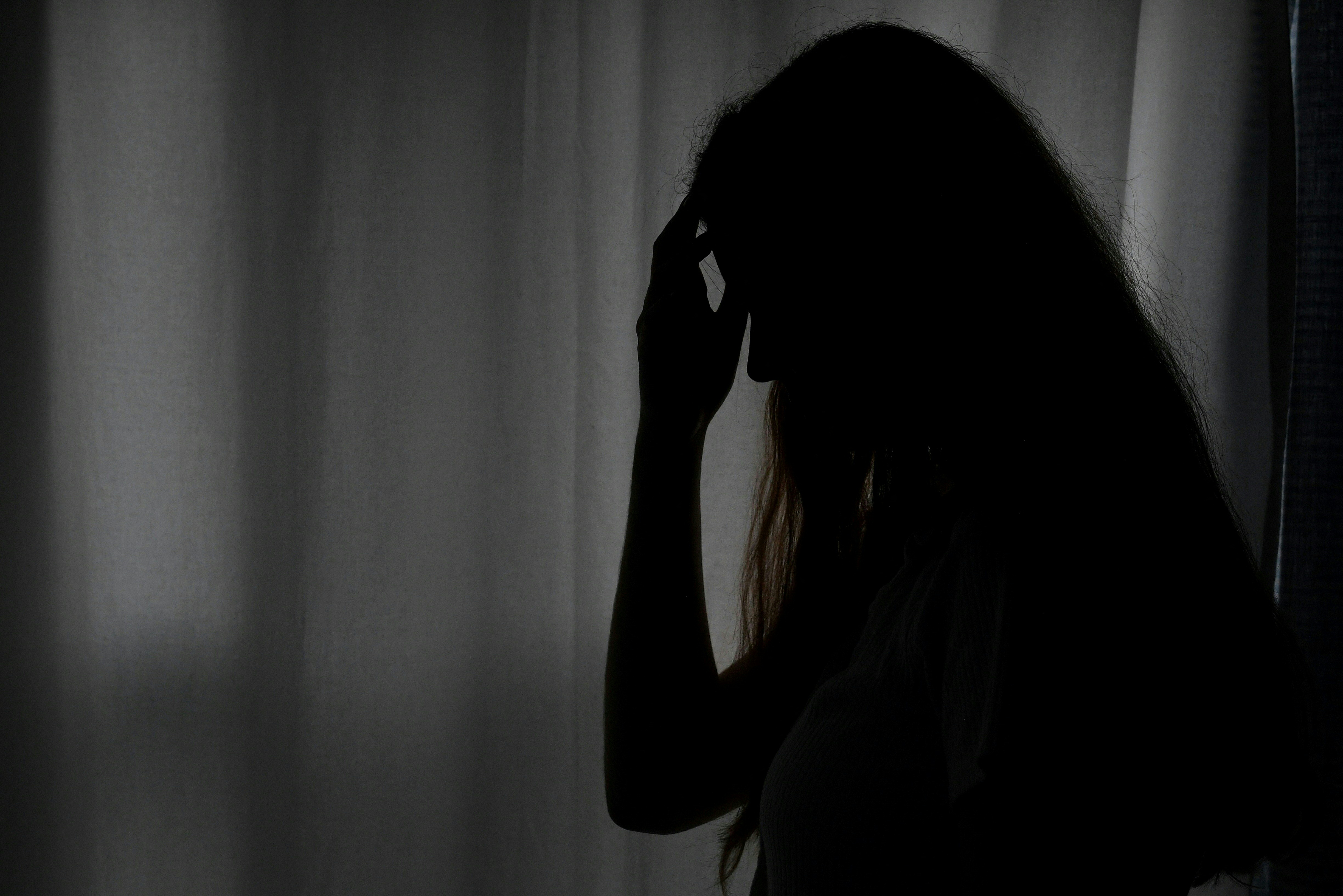 Les hospitalisations pour tentatives de suicide ou automutilation sont en hausse en particulier chez les jeunes femmes, selon un rapport de la Drees et de Santé Publique France. AFP/Olivier DOULIERY