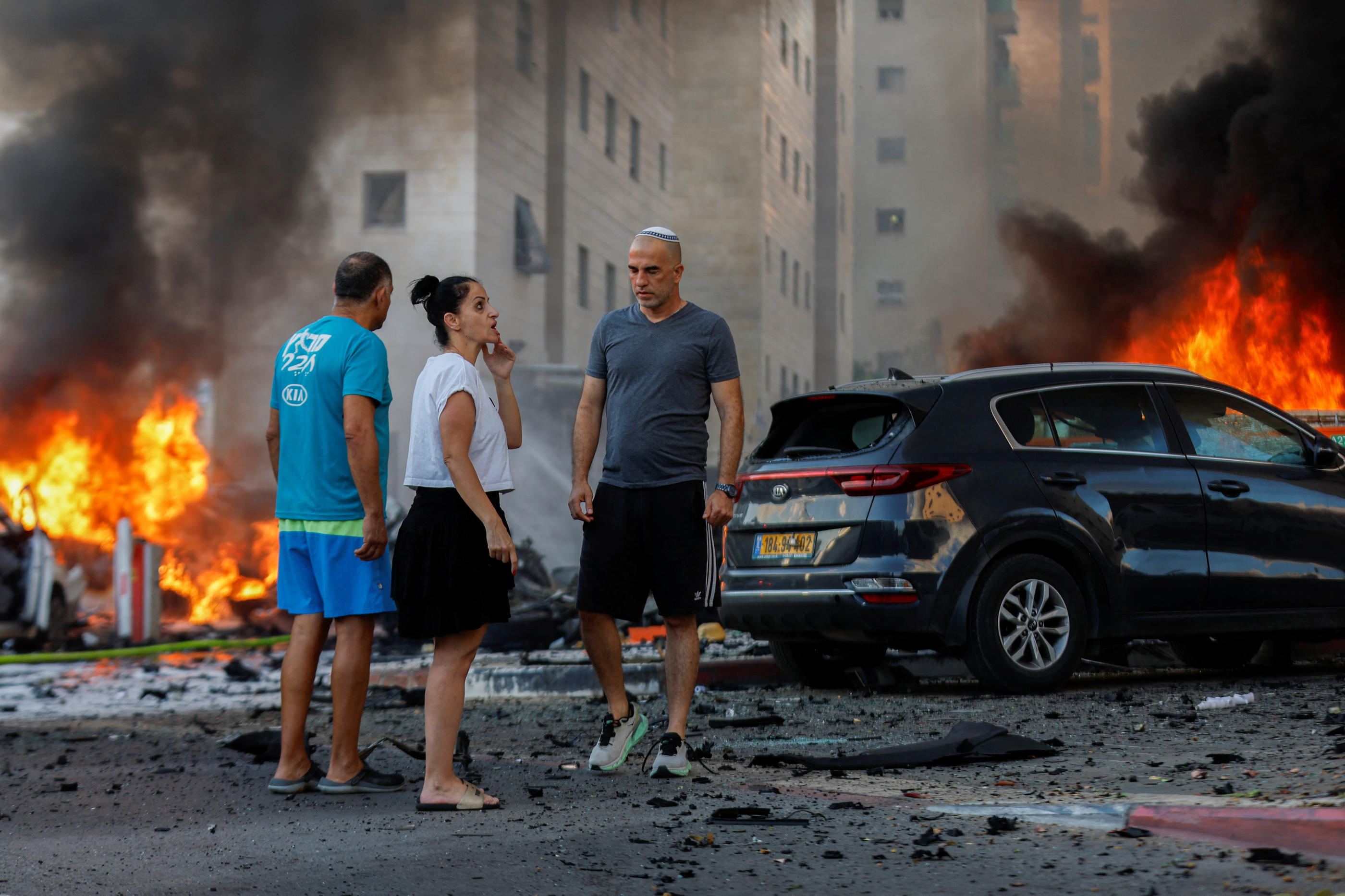 Des roquettes ont endommagé la ville d'Ashkelon, au nord du territoire de Gaza, ce samedi. Les habitants, sonnés, n'avaient «jamais rien connu de tel». Reuters/Amir Cohen
