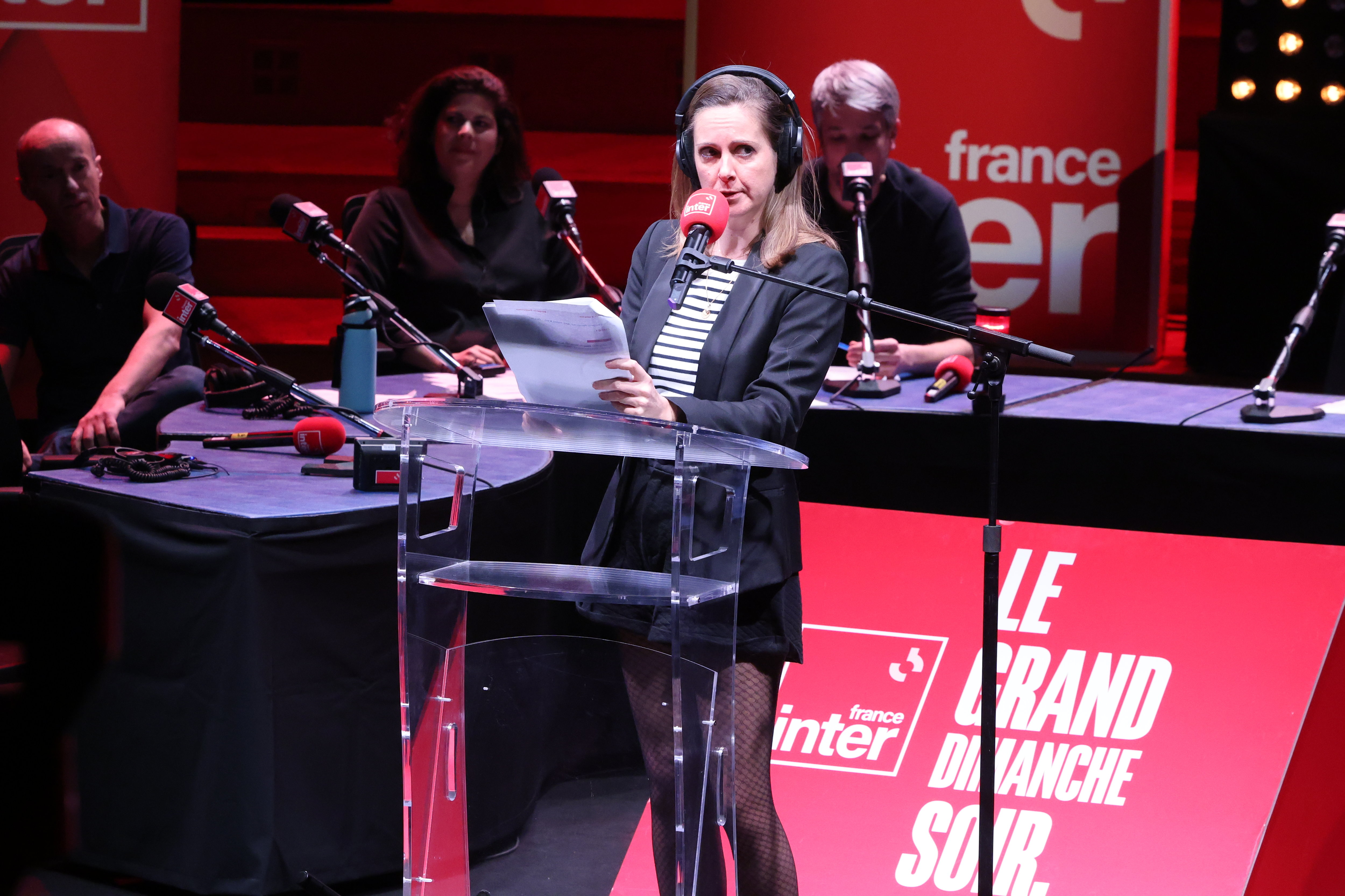 La présentatrice belge Charline Vanhoenacker, ici le 18 février, en direct pour son émission «Le Grand Dimanche Soir» sur France Inter. LP/Philippe Lavieille
