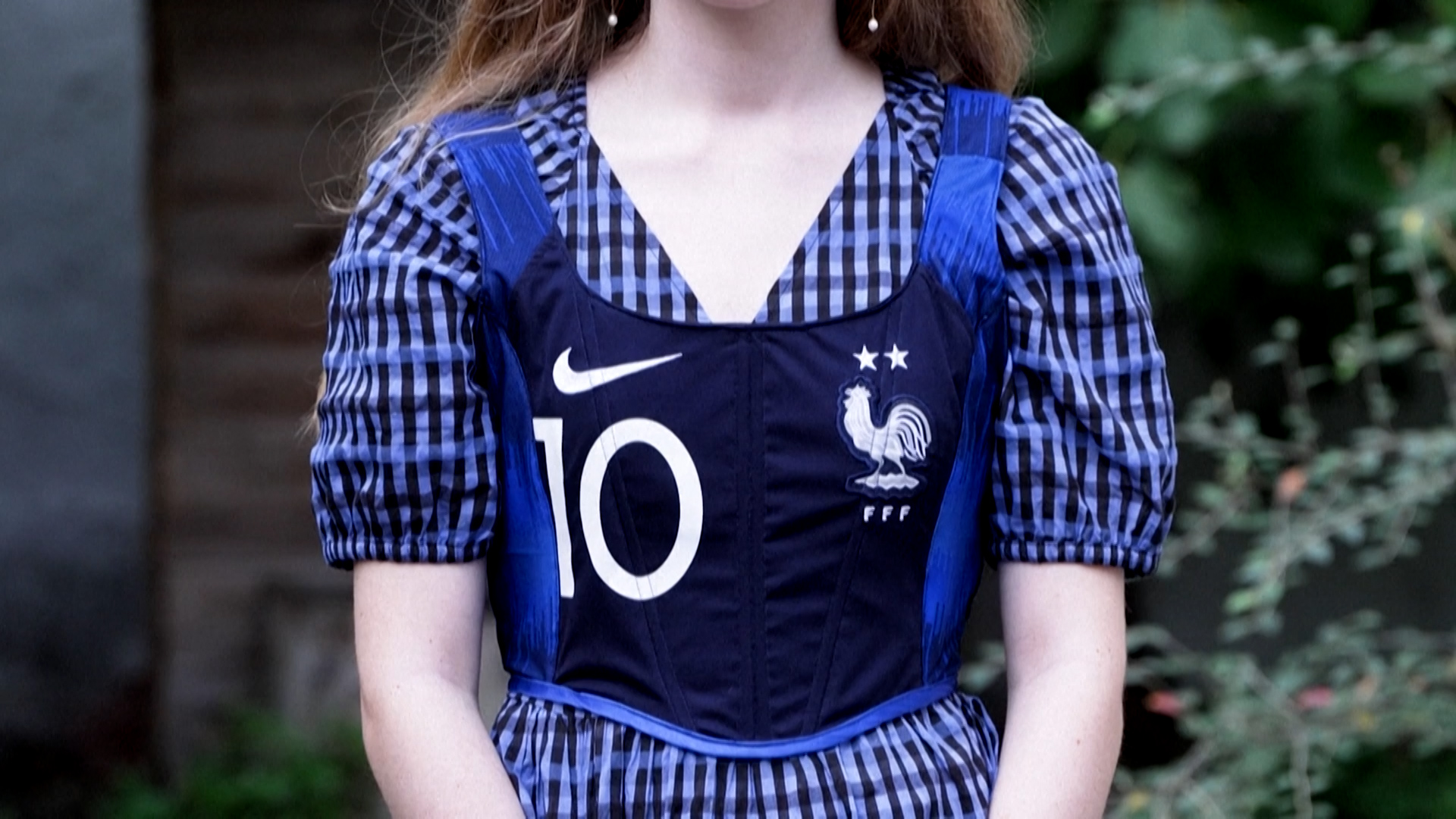 Ce designer parisien transforme des maillots de foot en sacs - L