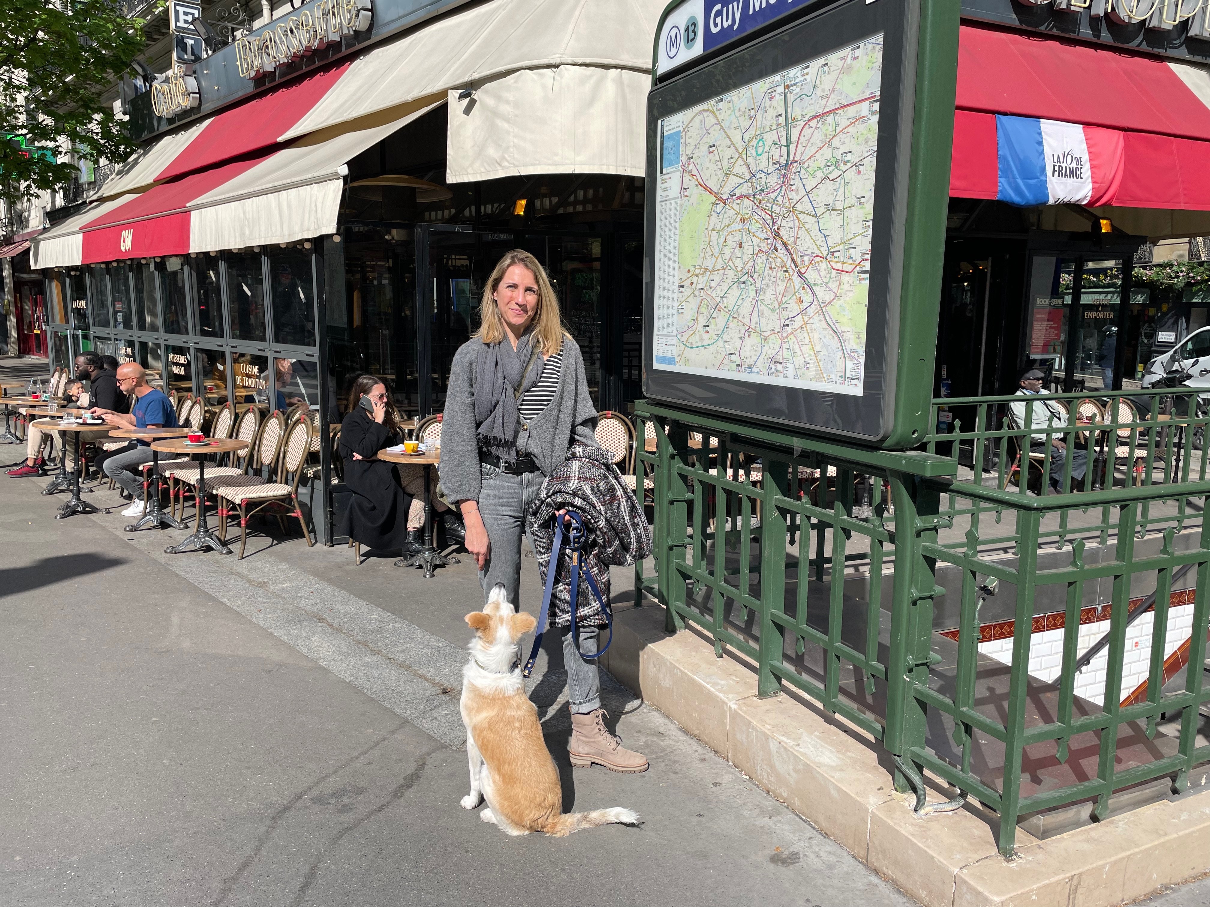 Paris (XVIIe), le 17 avril. Julie Garnier a eu l'idée de créer My pet corner après avoir acheté un harnais trop petit pour son chien Tiny, âgé de 4 ans. LP/Christine-Henry