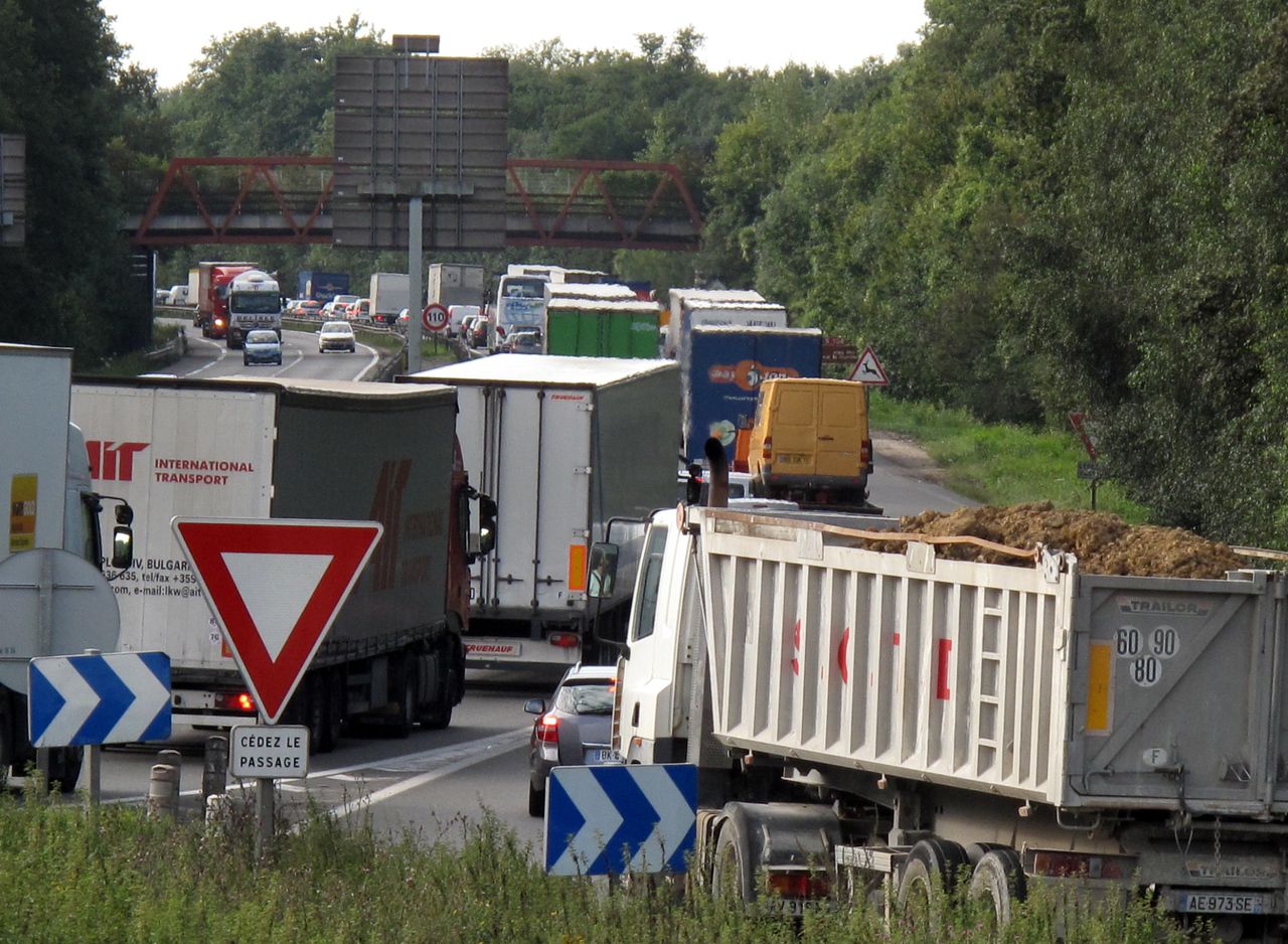 <b></b> Illustration. D’importants bouchons se sont formés sur la N 104 intérieure, ce lundi, à la suite d’un accident mortel à Lieusaint, entre une camionnette et un poids lourd. 