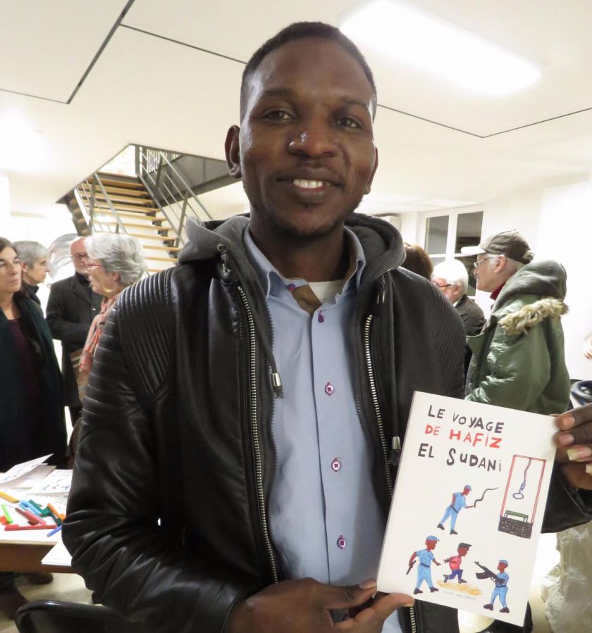 <b></b> Malakoff, ce mercredi. Hafiz, réfugié soudanais, raconte son parcours dans un livre. Une soirée de lancement du livre était organisée ce mercredi soir à la Maison des Arts.