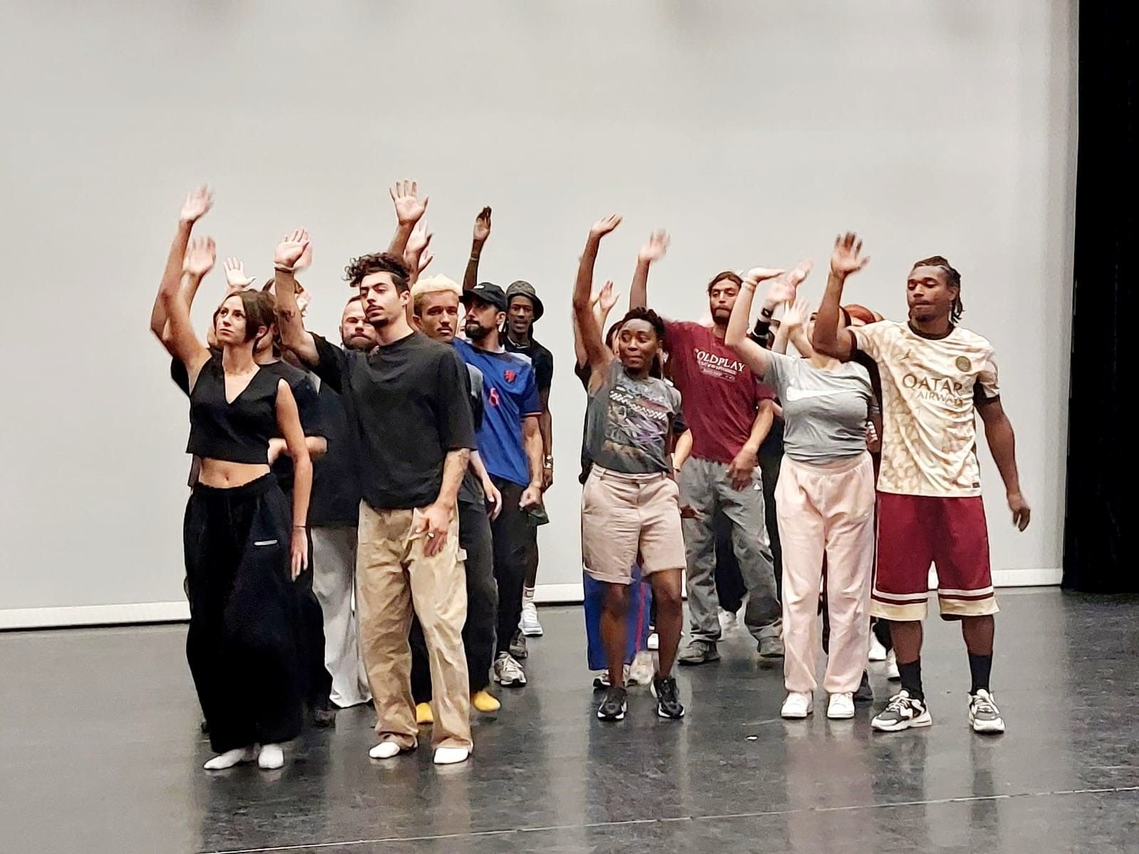 Roissy-en-France (Val-d'Oise), le 6 août. Soixante danseurs répètent la danse «Farewell», qui sera donnée pour le départ des athlètes à Paris-Orly et à Roissy-Charles de Gaulle à partir de lundi. LP/Agnès Vives