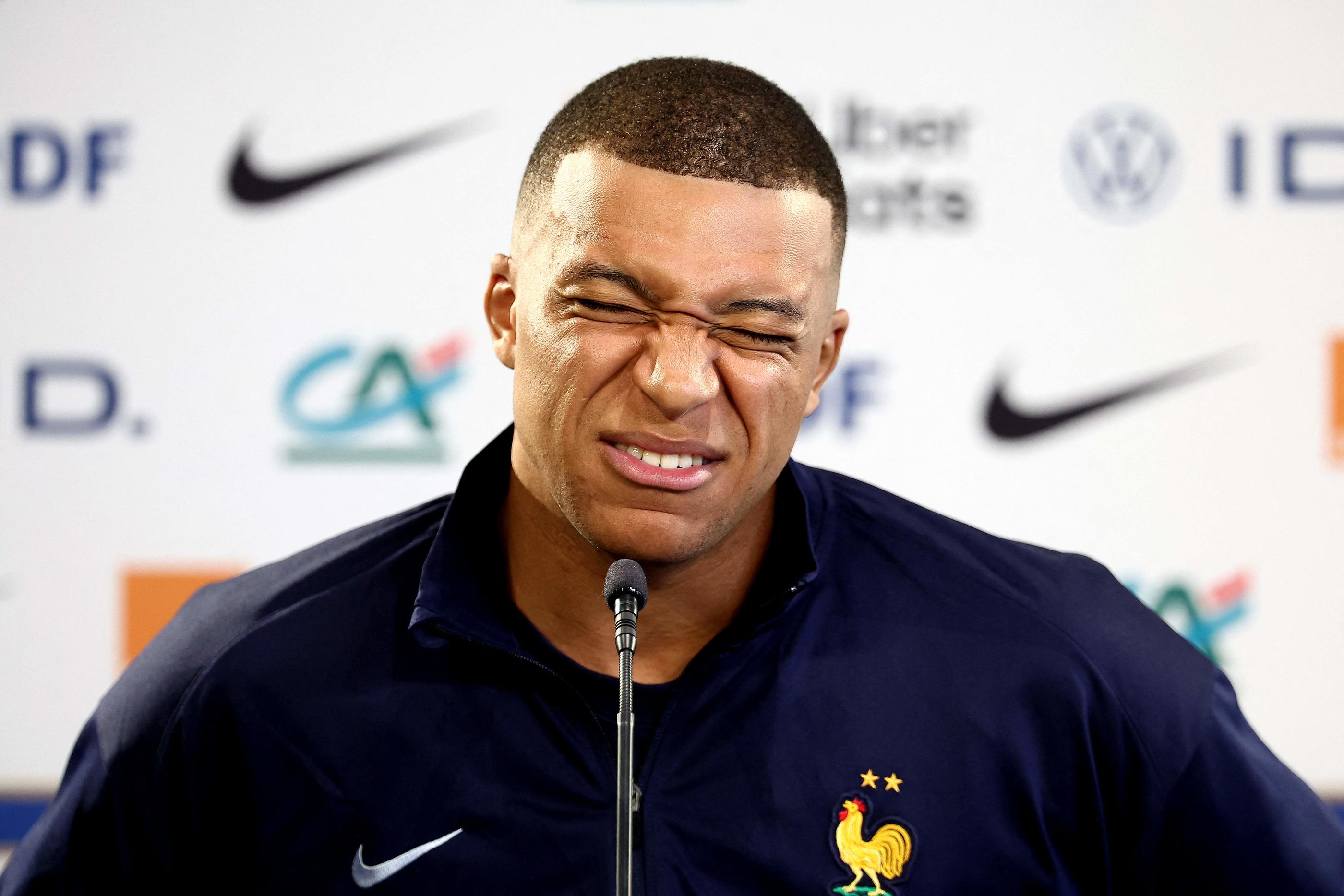« On m’a parlé violemment. J’étais persuadé que je n’allais pas jouer », a déclaré Kylian Mbappé en conférence de presse au sujet du PSG. FRANCK FIFE / AFP