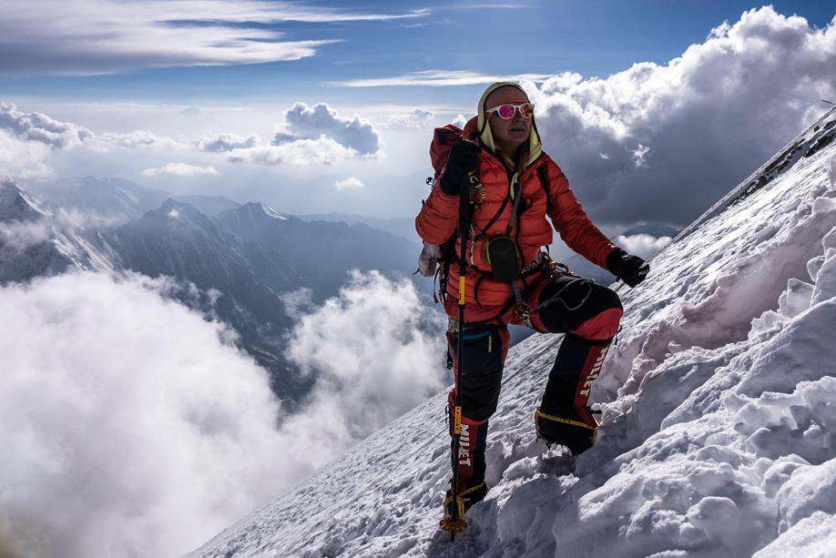 Sophie Lavaud sur les pentes du Nanga Parbat, au Pakistan, neuvième sommet le plus haut du monde. Ulysse Lefebvre