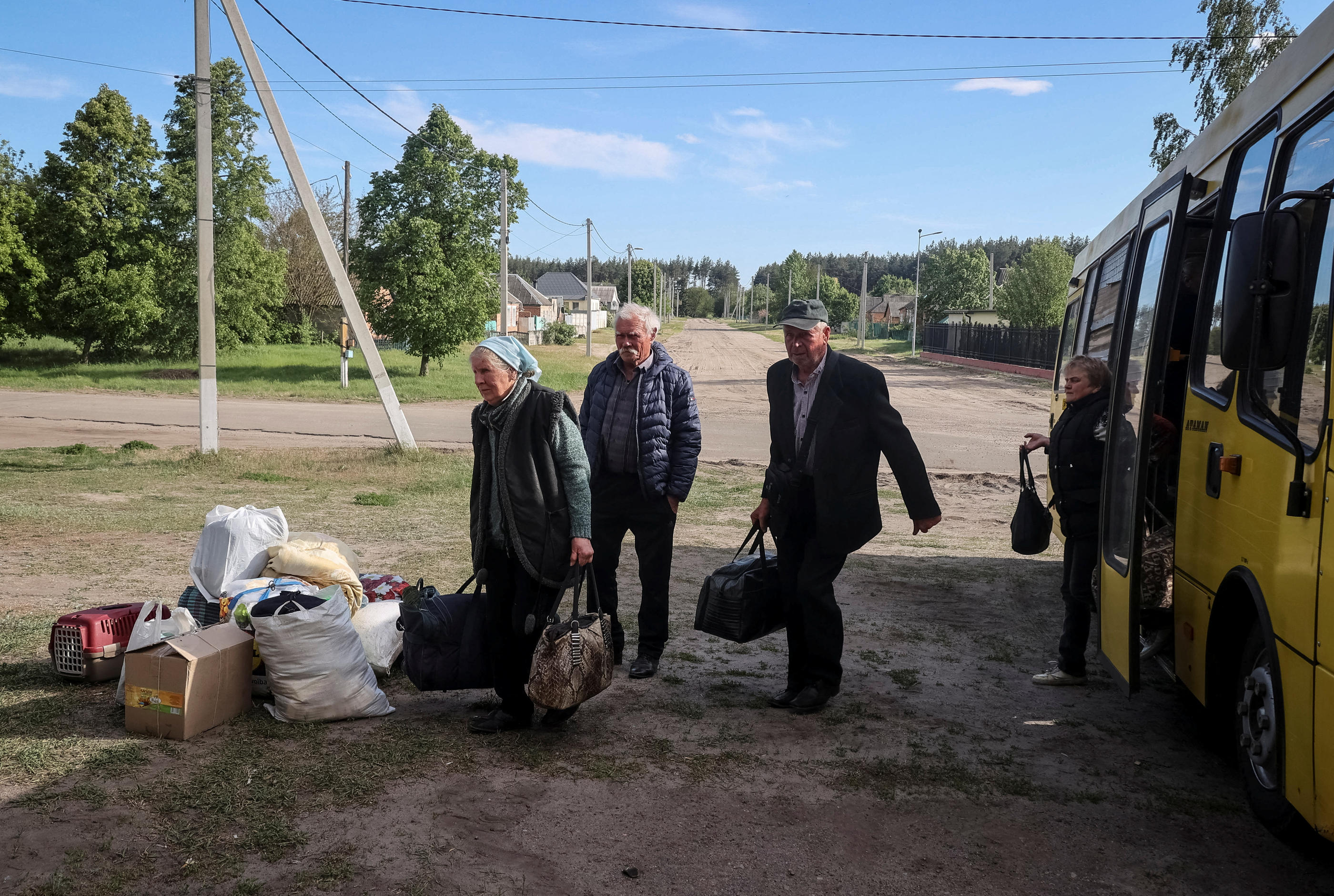 Plusieurs villages de la région de Kharkiv ont été évacués après l'offensive terrestre russe. REUTERS/Vyacheslav Madiyevskyy