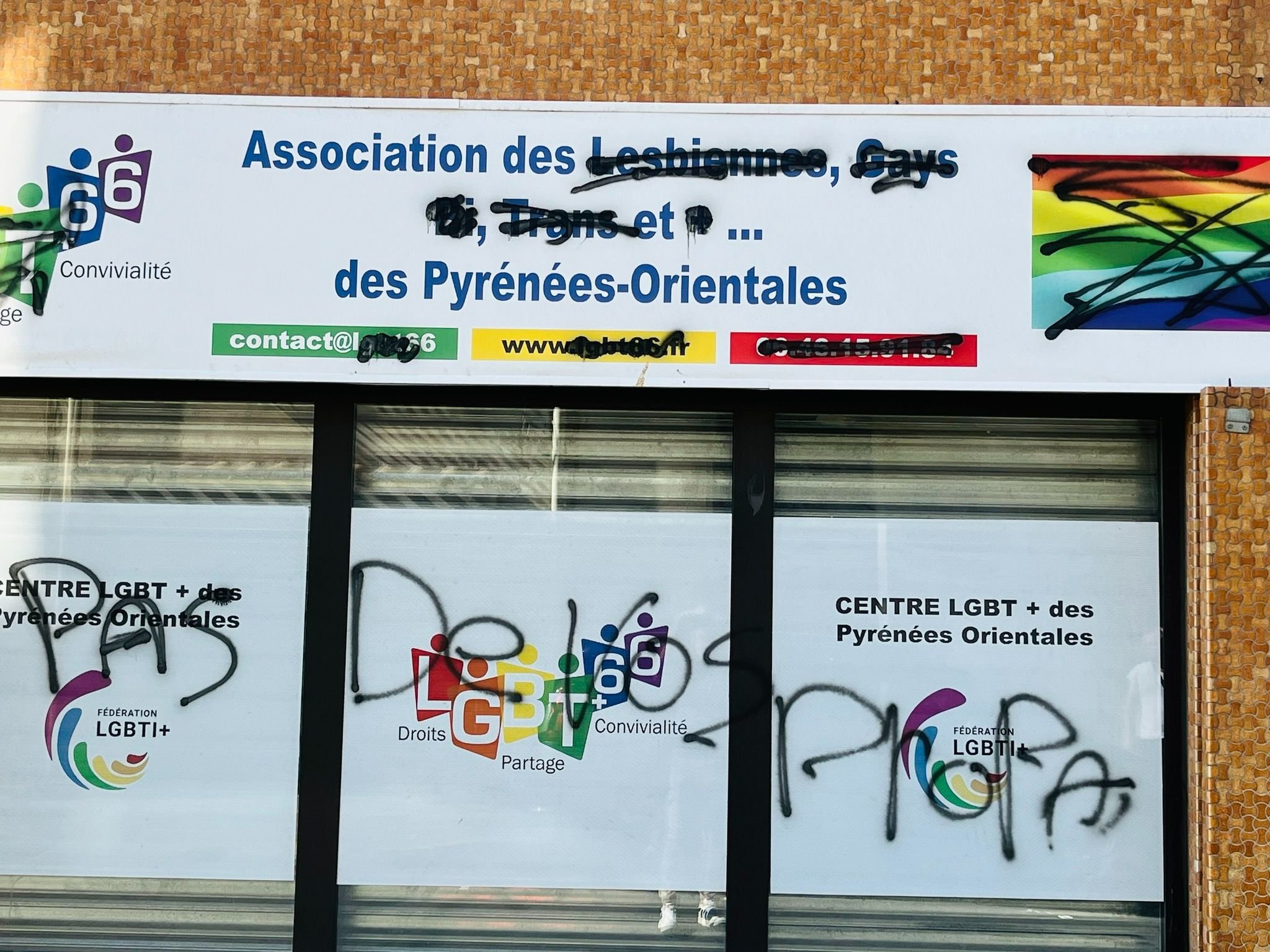 Tags sur le centre LGBT + 66 à Perpignan, le 4 juin 2023